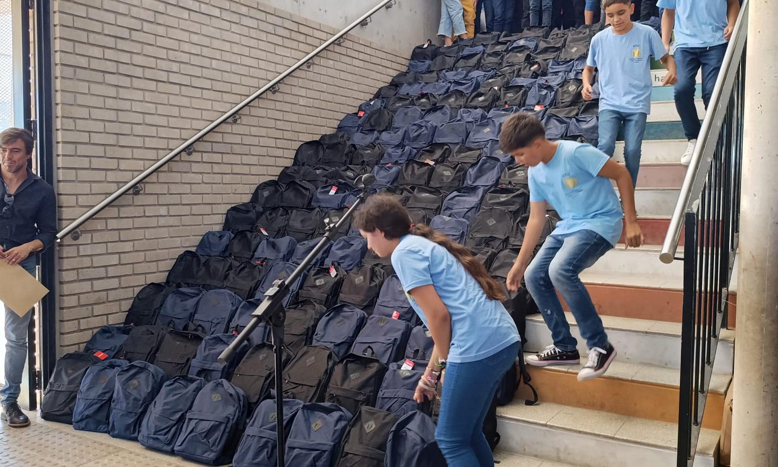 UTU-ALUR: Inicio de clases con mochilas y útiles nuevos para alumnos de Bella Unión