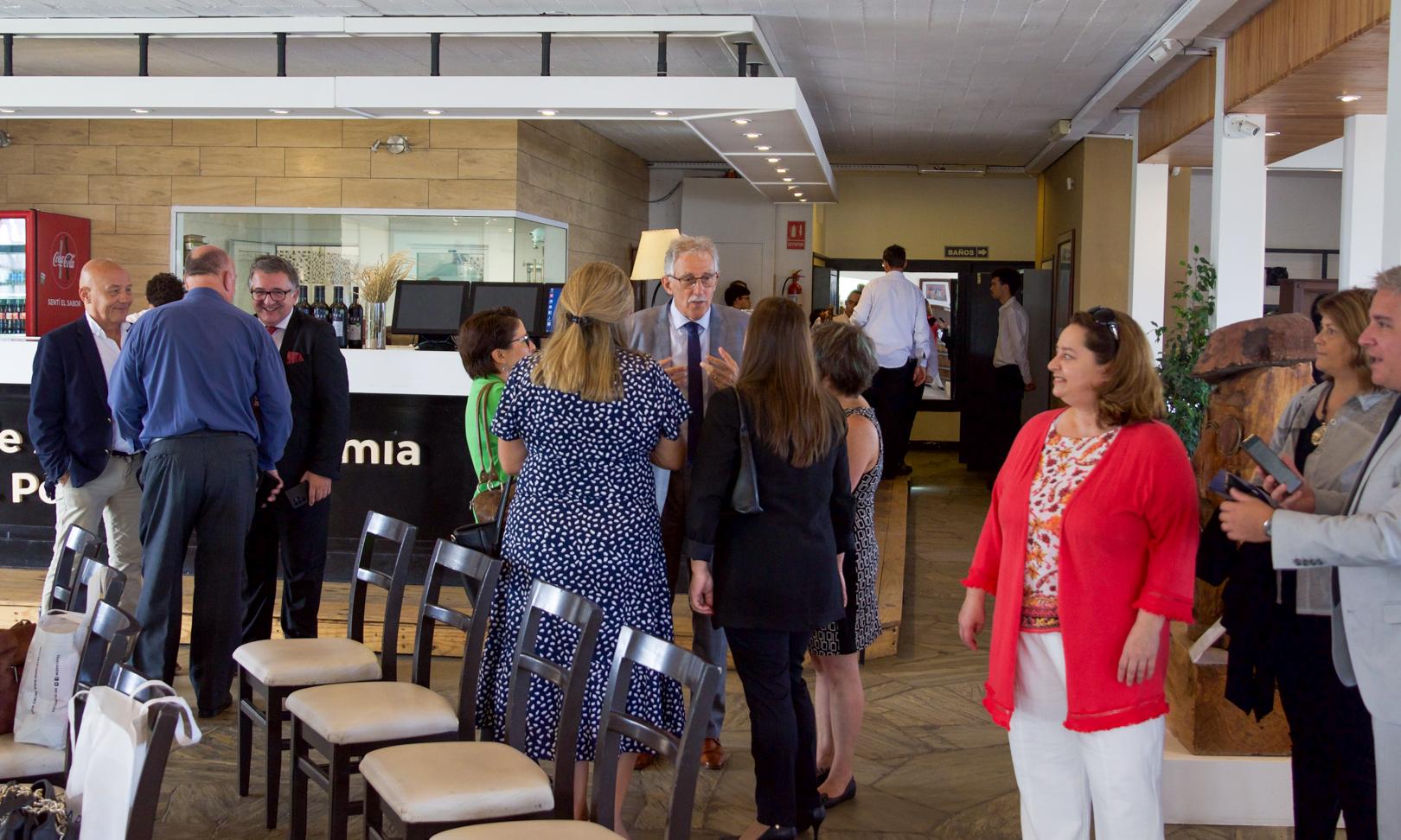 Referente de instituto de gastronomía de Italia y autoridades de Mintur fueron recibidos en restaurante Parada 12