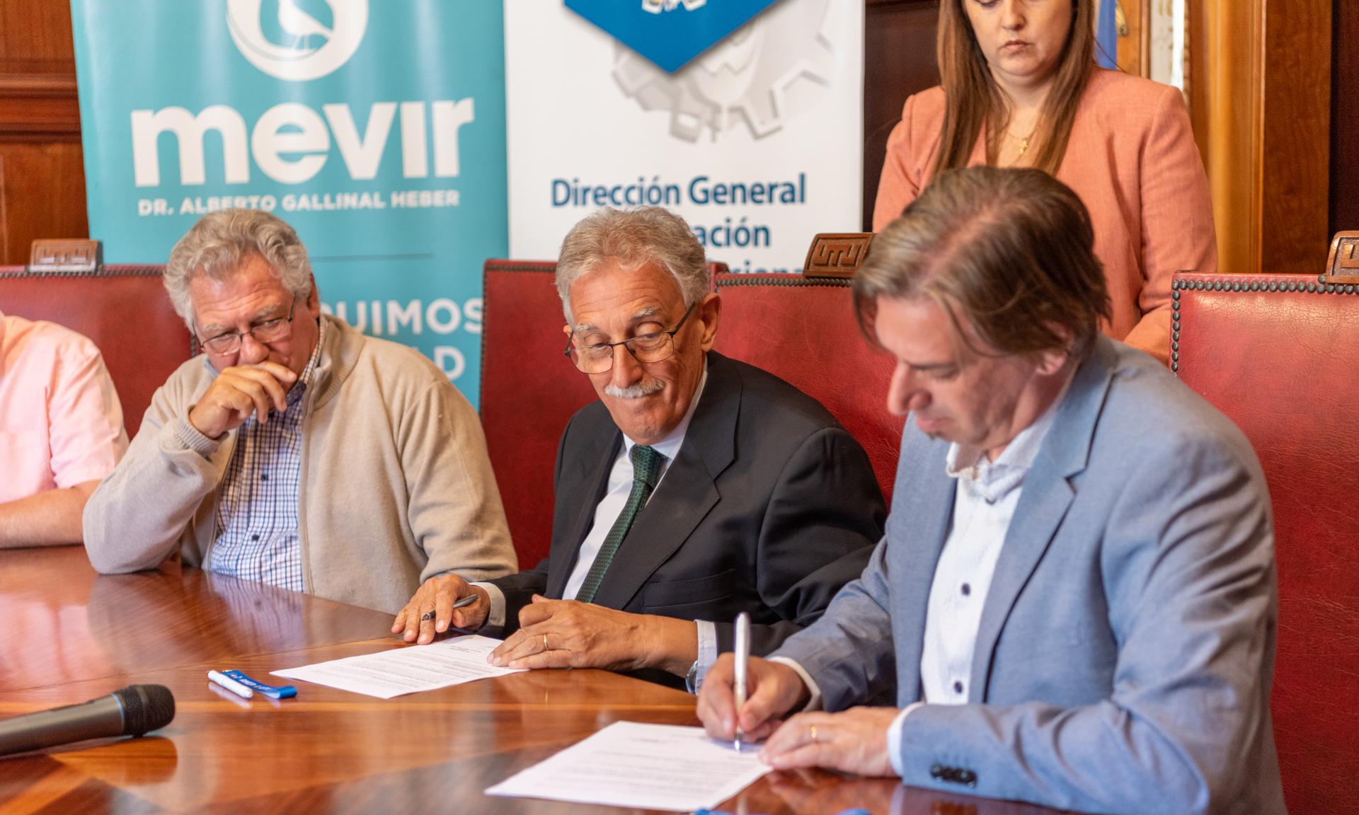 Trabajadores de MEVIR recibirán acreditación de UTU por los conocimientos adquiridos en las construcciones