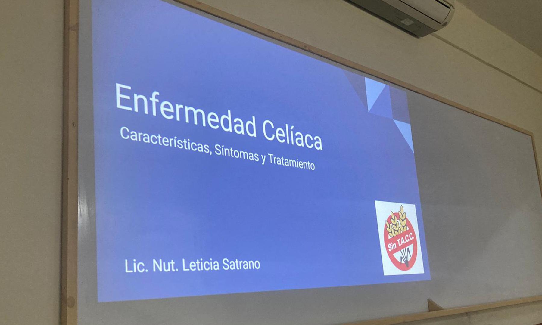 Funcionaros del parque de minas en taller