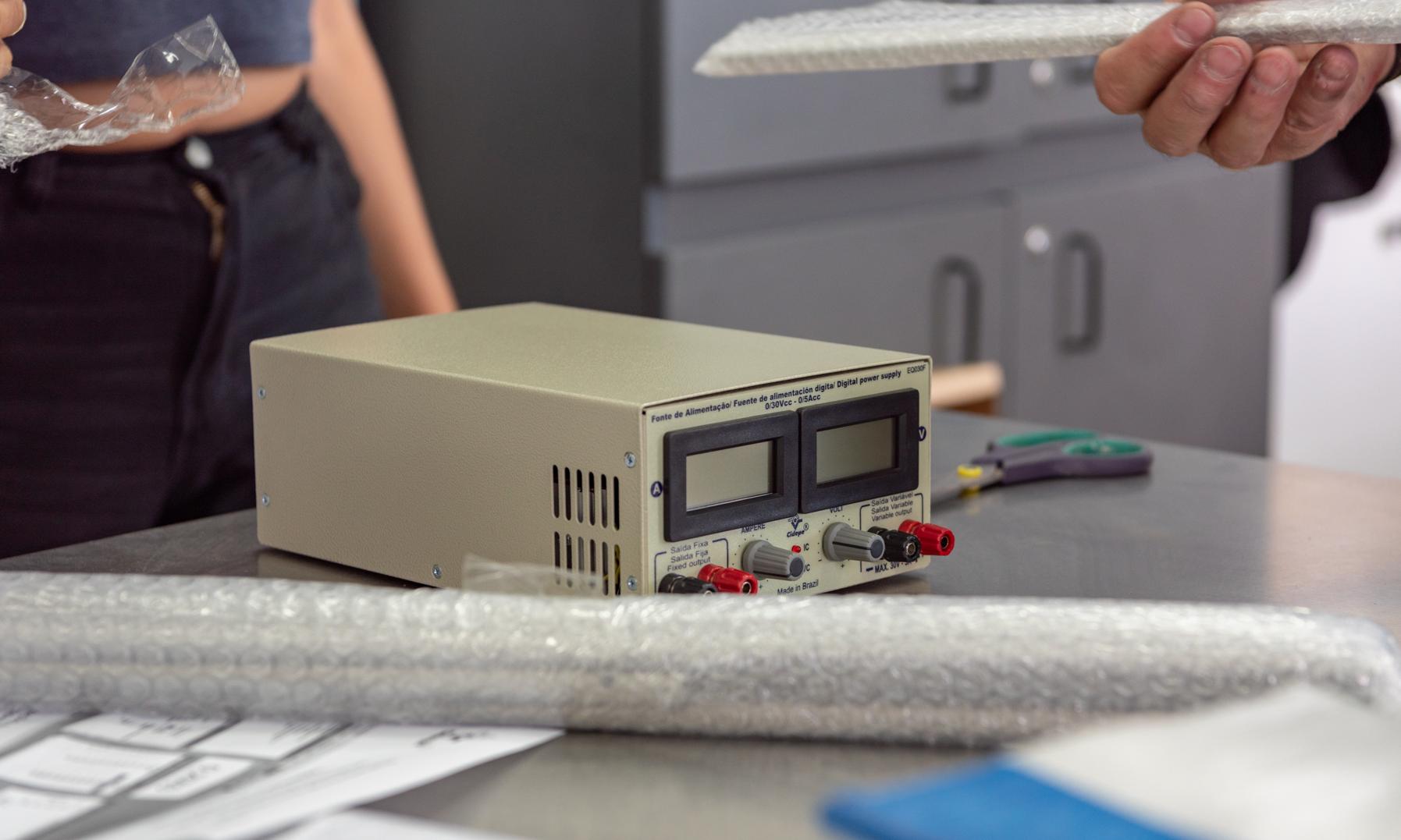 Laboratorio de física del Polo Educativo Tecnológico Cerro recibió material de última generación