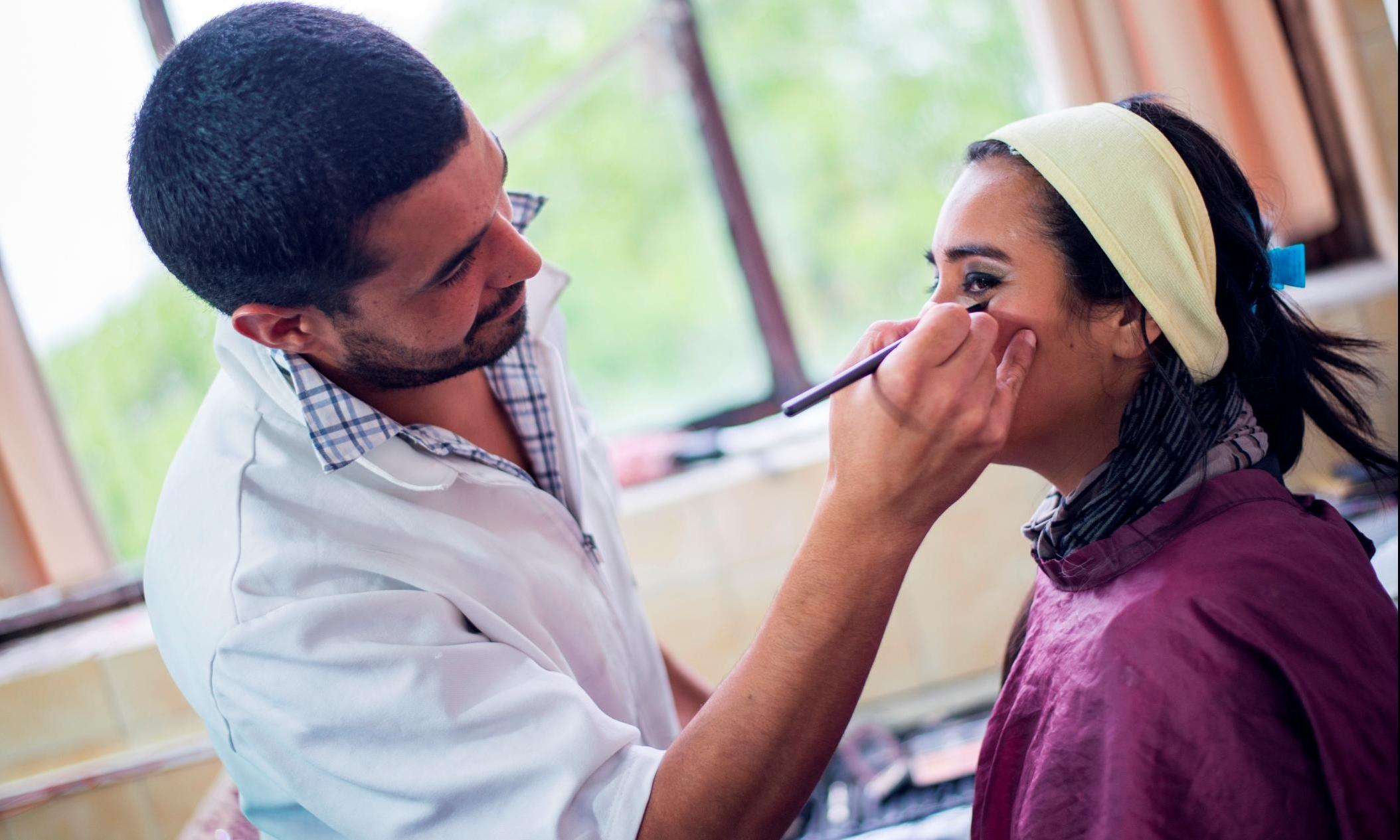 curso en “Teoría del color aplicada y maquillaje para redes sociales”