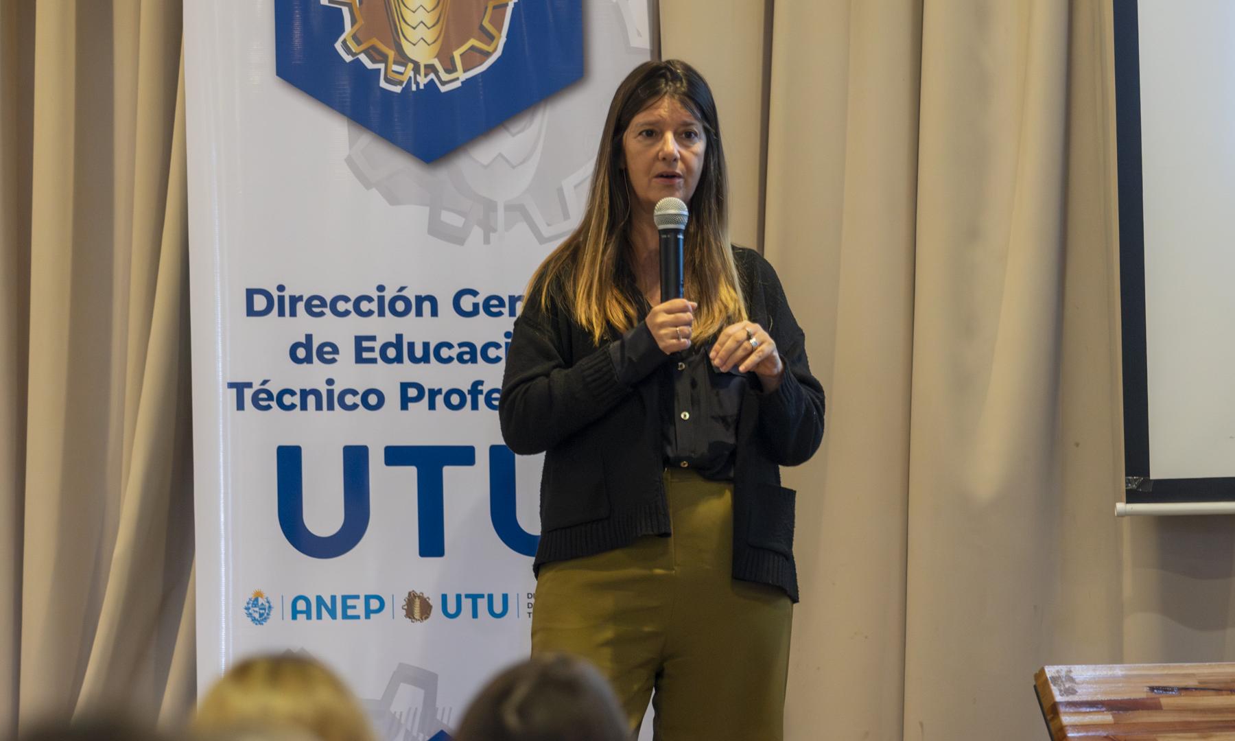 EPA-EM 50 docentes diploma