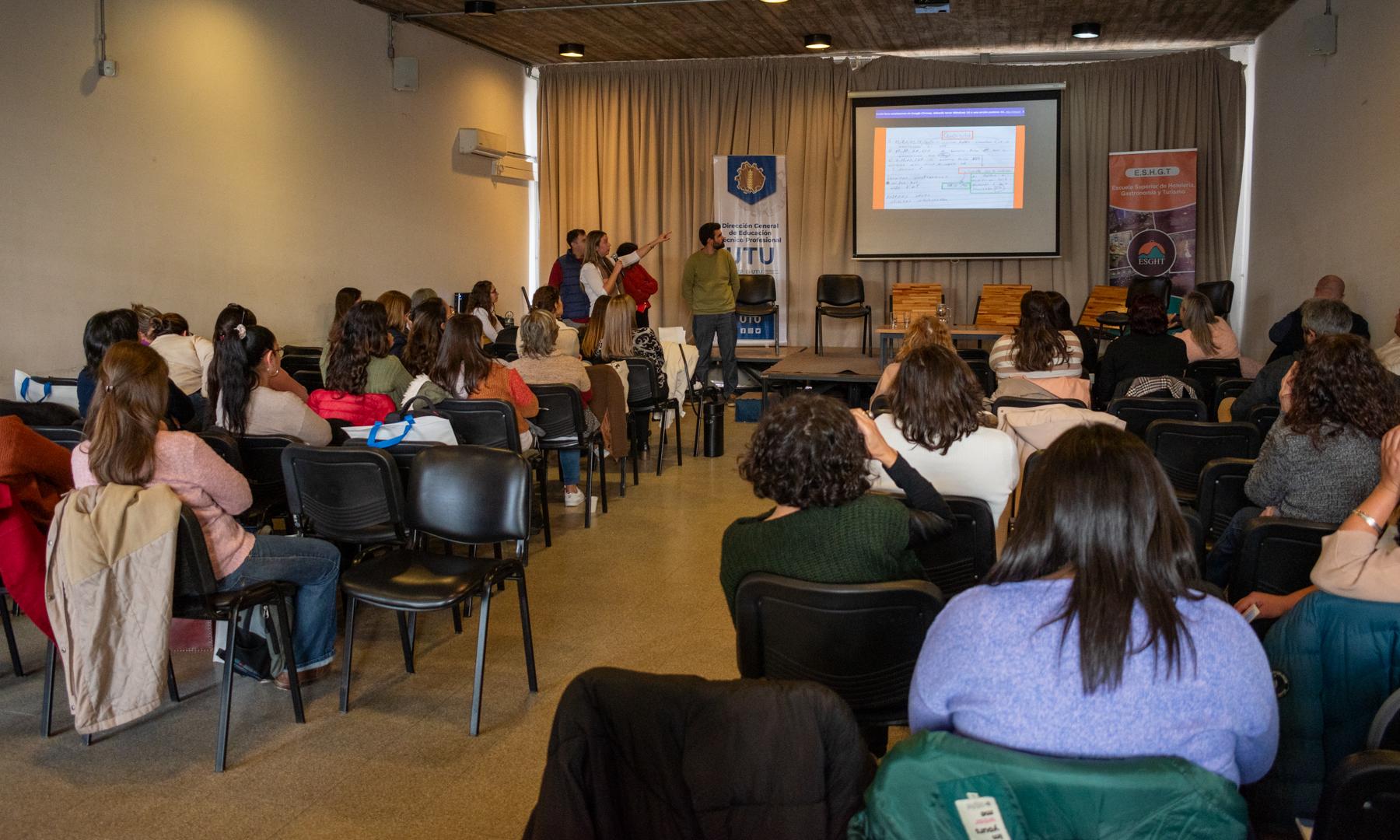 EPA-EM 50 docentes diploma
