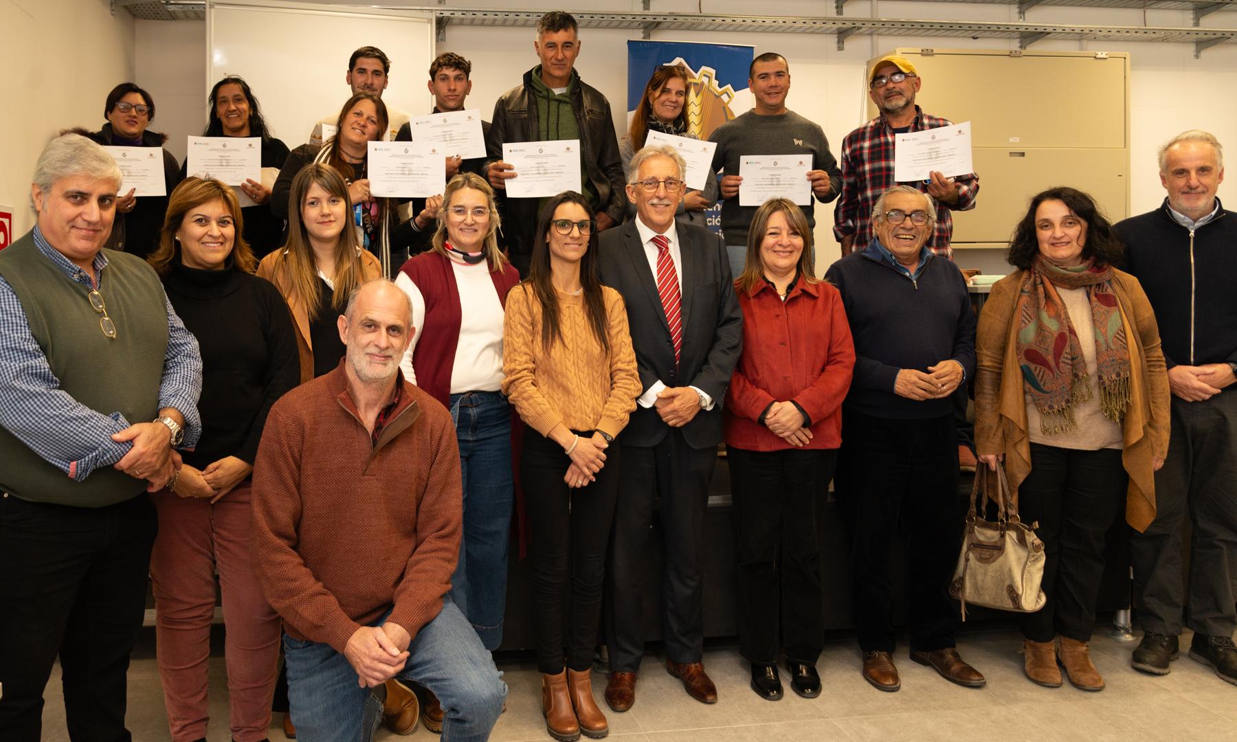 entrega certificados Sanitaria y carpintería FB