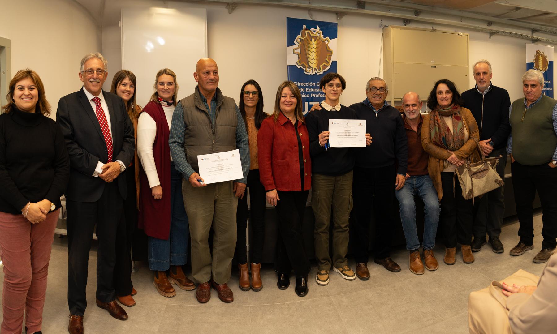 entrega certificados Sanitaria y carpintería FB