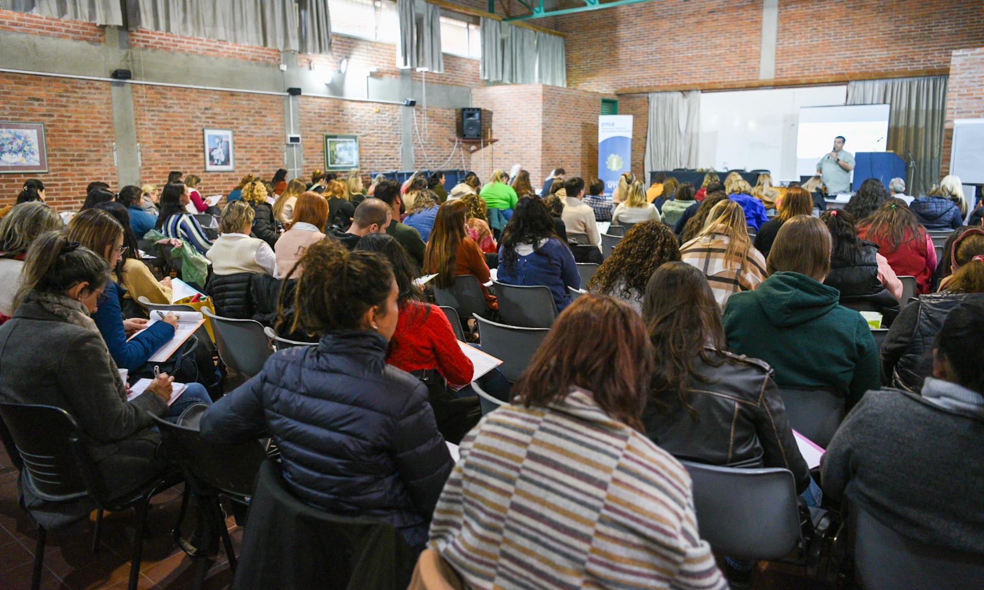 Profesionalizando el rol del adscripto de la DGETP