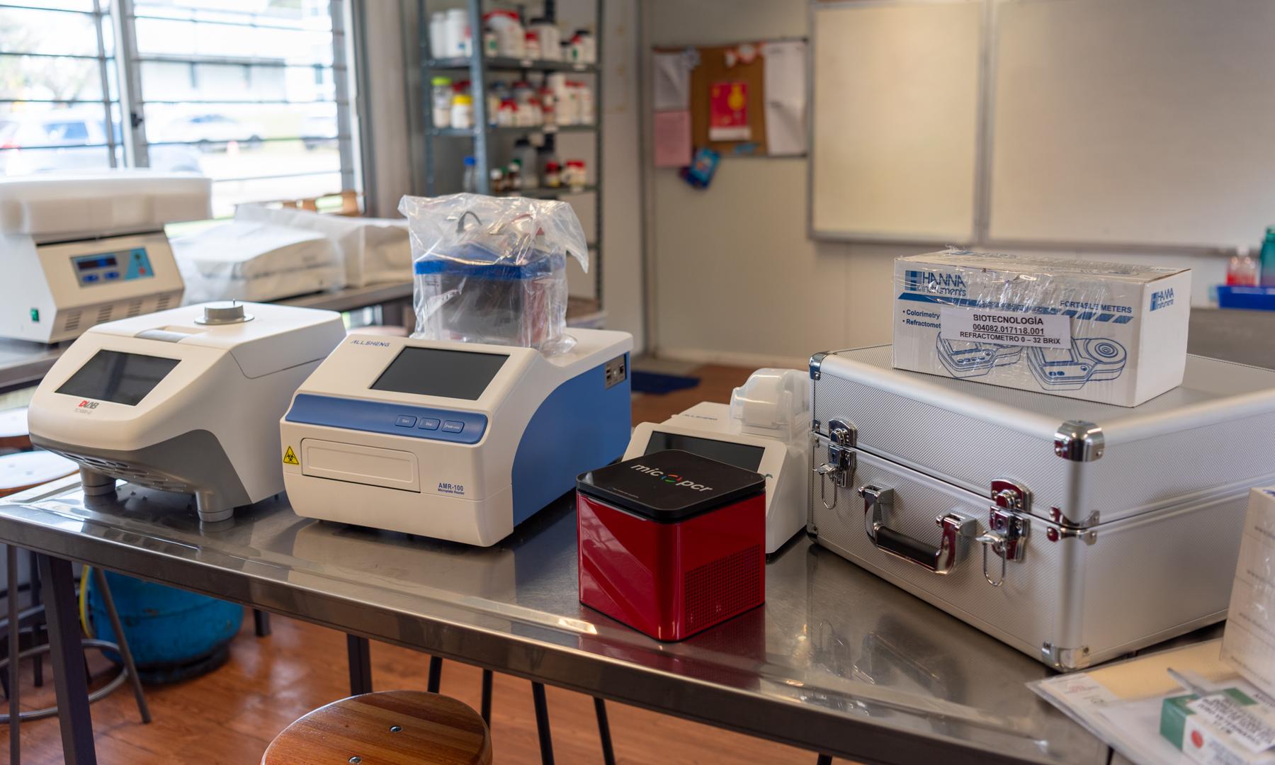 Equipados para el futuro: laboratorios de biotecnología recibieron material de vanguardia