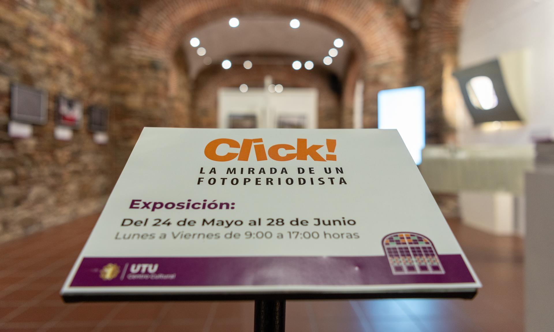Fotos con historia: una exposición contemporánea que mezcla sonido, escenografía y proyecciones audiovisuales