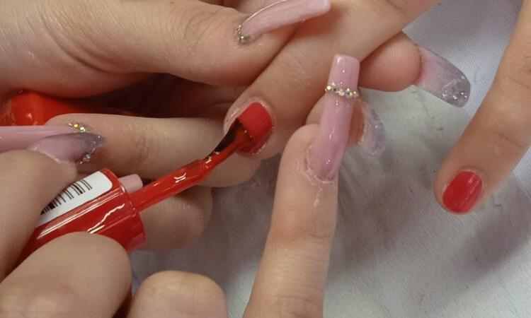 Uñas_esmalte_UTU