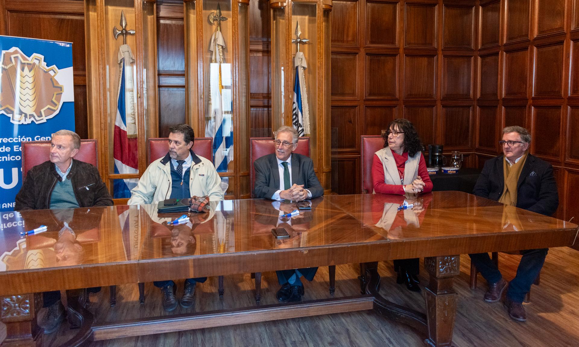 La Asociación de Ingenieros Agrónomos y UTU trabajarán juntos en futuros intercambios