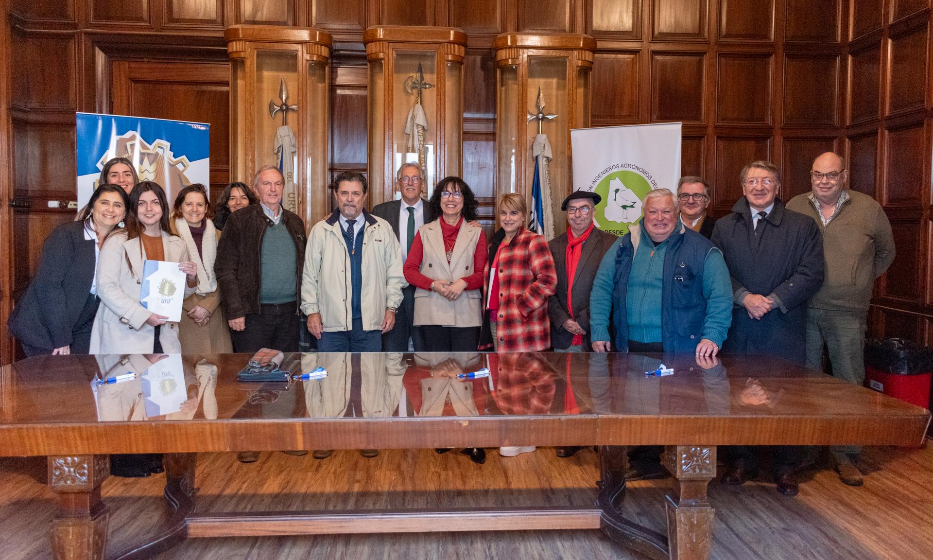 La Asociación de Ingenieros Agrónomos y UTU trabajarán juntos en futuros intercambios
