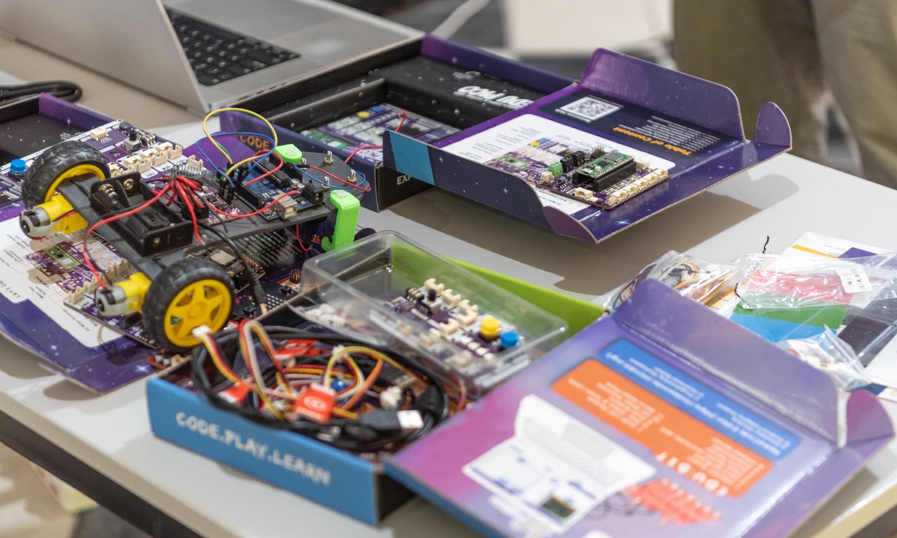 Robotec presenta las características de las placas y de la comunidad Arduino