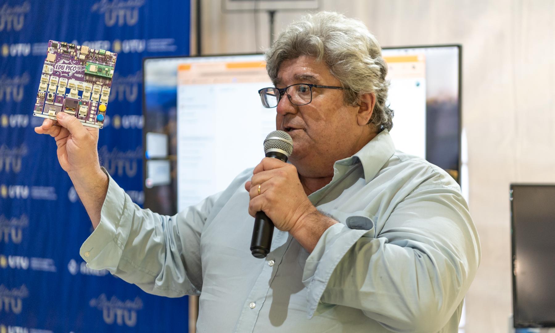 Robotec presenta las características de las placas y de la comunidad Arduino