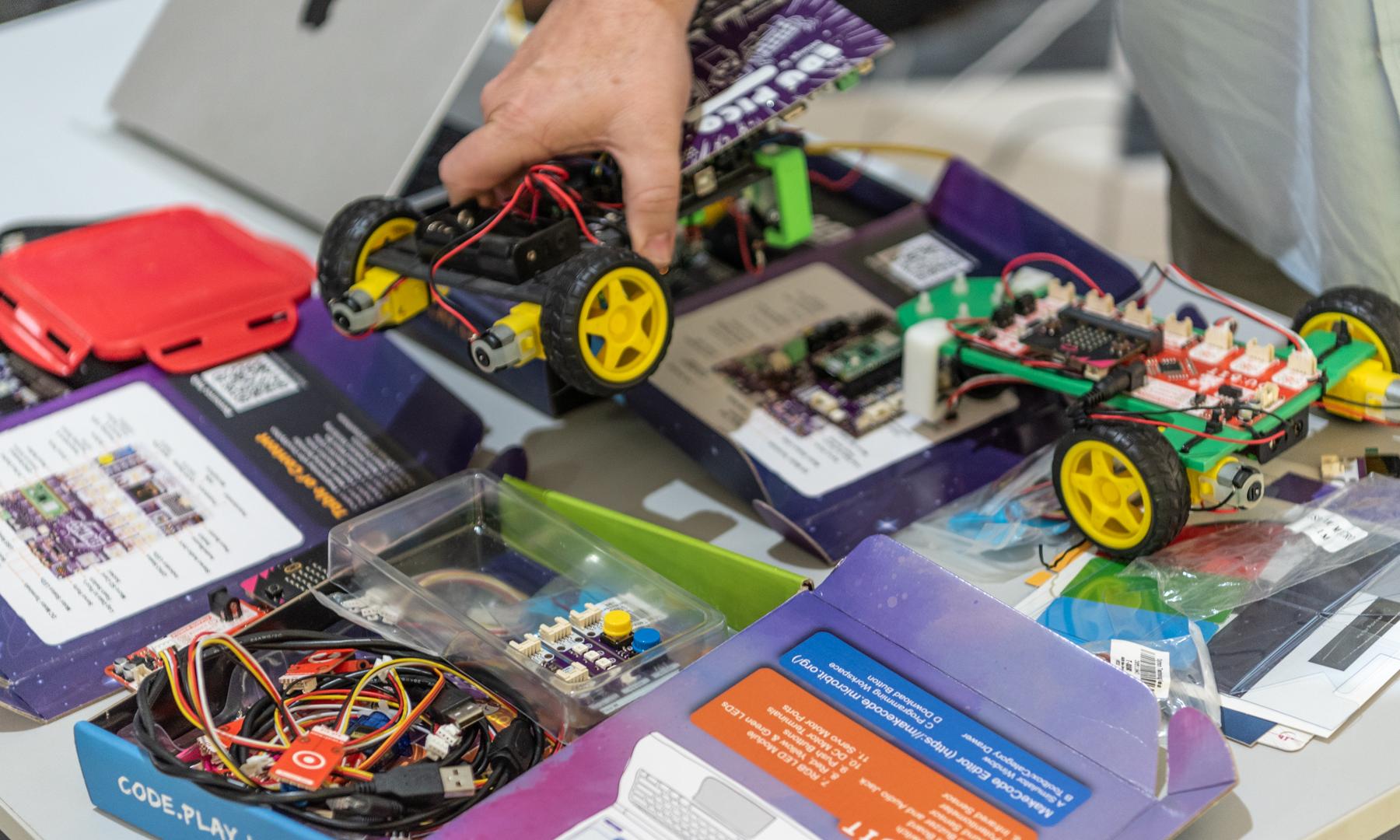 Robotec presenta las características de las placas y de la comunidad Arduino