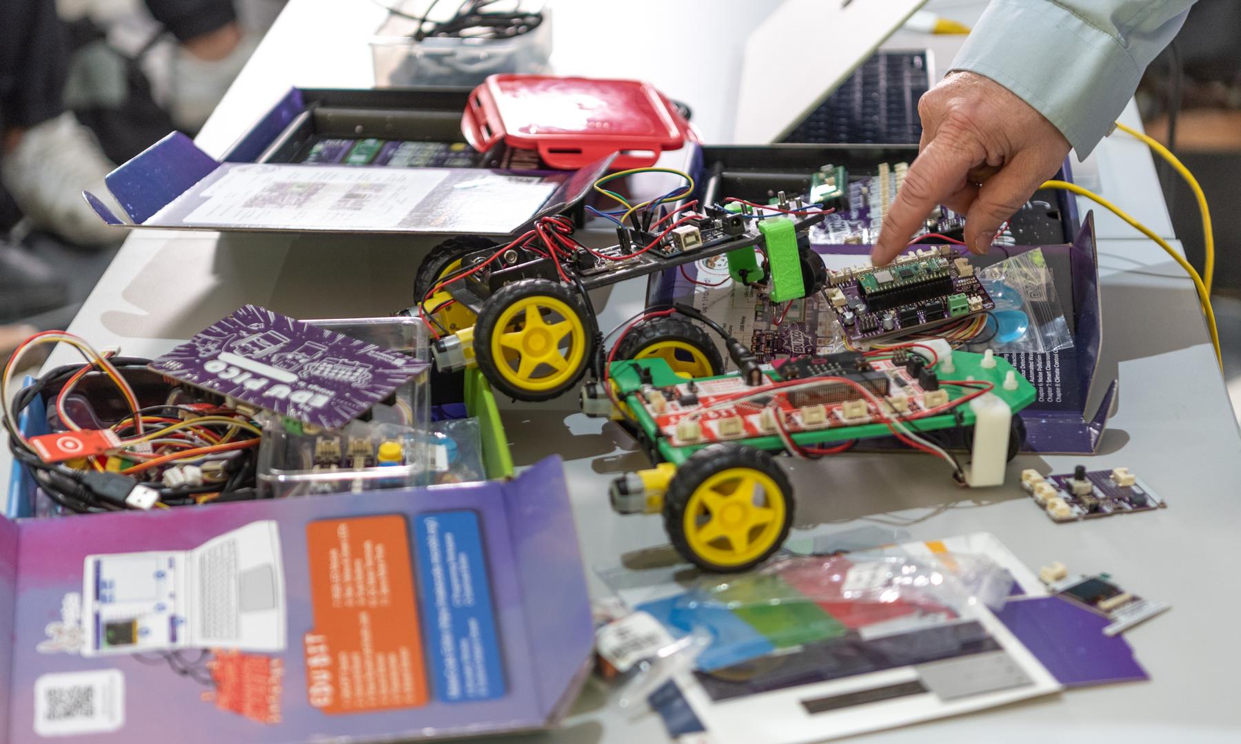 Robotec presenta las características de las placas y de la comunidad Arduino