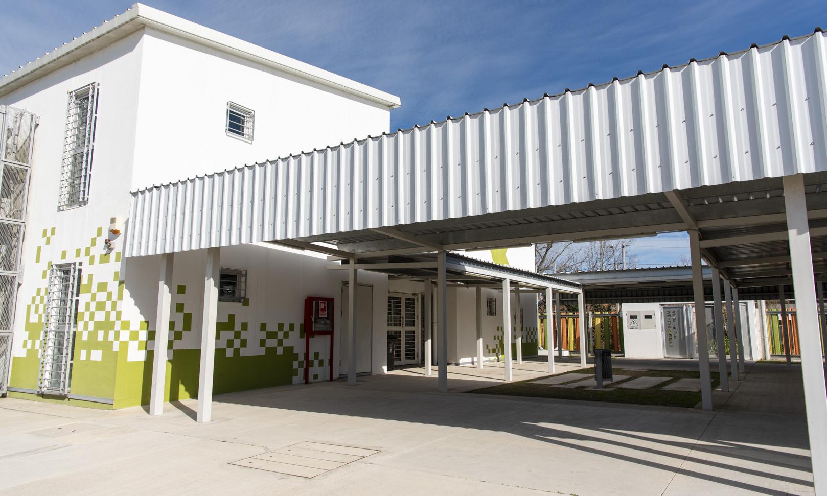 IAE Las Piedras recibió materiales para contribuir en las practicas de los estudiantes