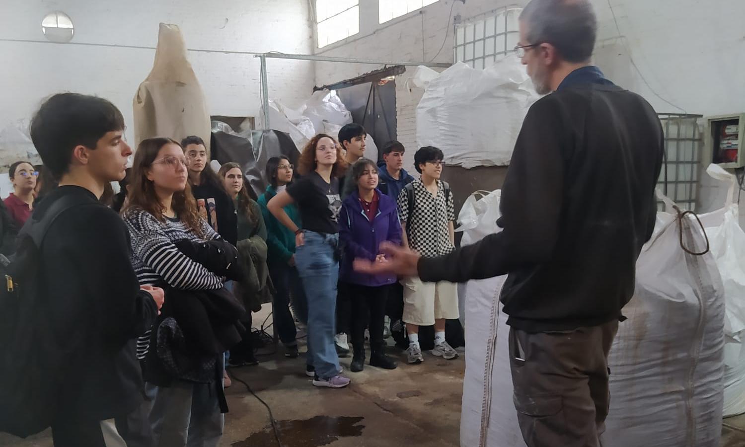  Estudiantes de Química aprendieron sobre "Economía Circular" en la Unidad de Extensión de Pando