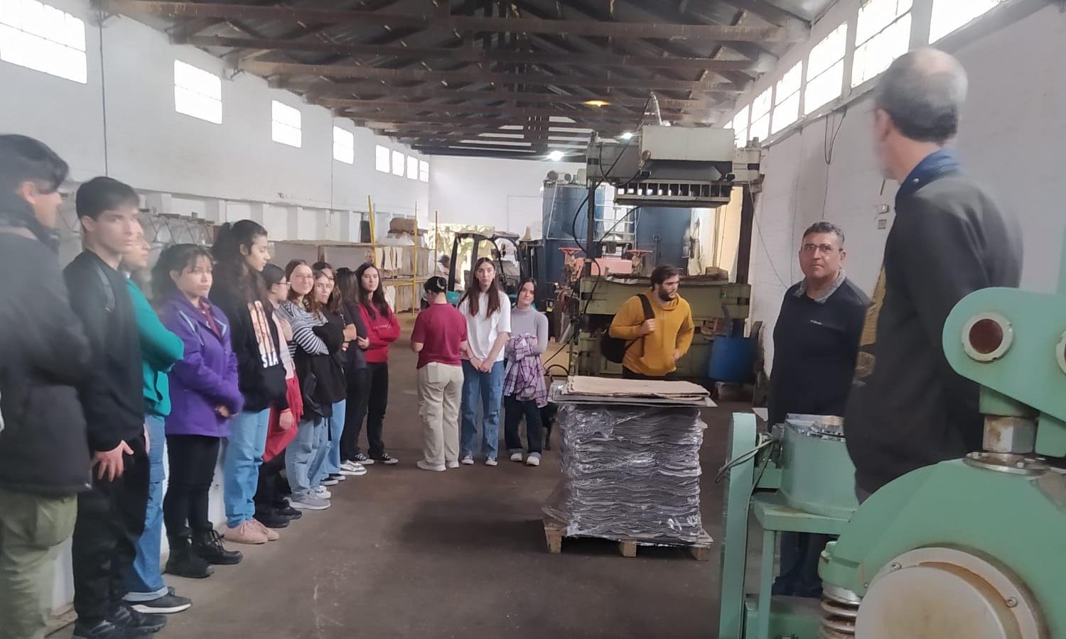  Estudiantes de Química aprendieron sobre "Economía Circular" en la Unidad de Extensión de Pando