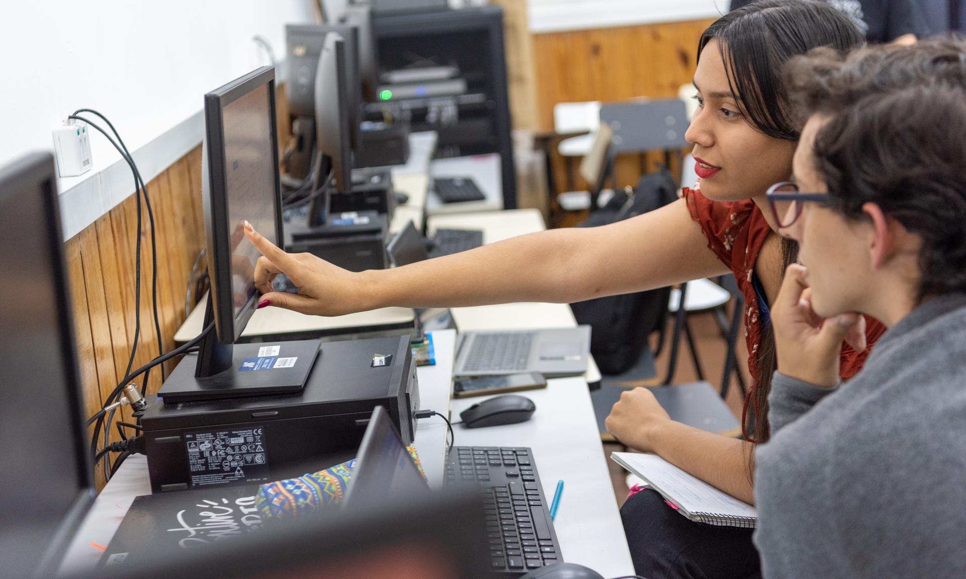 Pasantías en ALUR: llamado para estudiantes de tecnicaturas de comunicación y audiovisuales