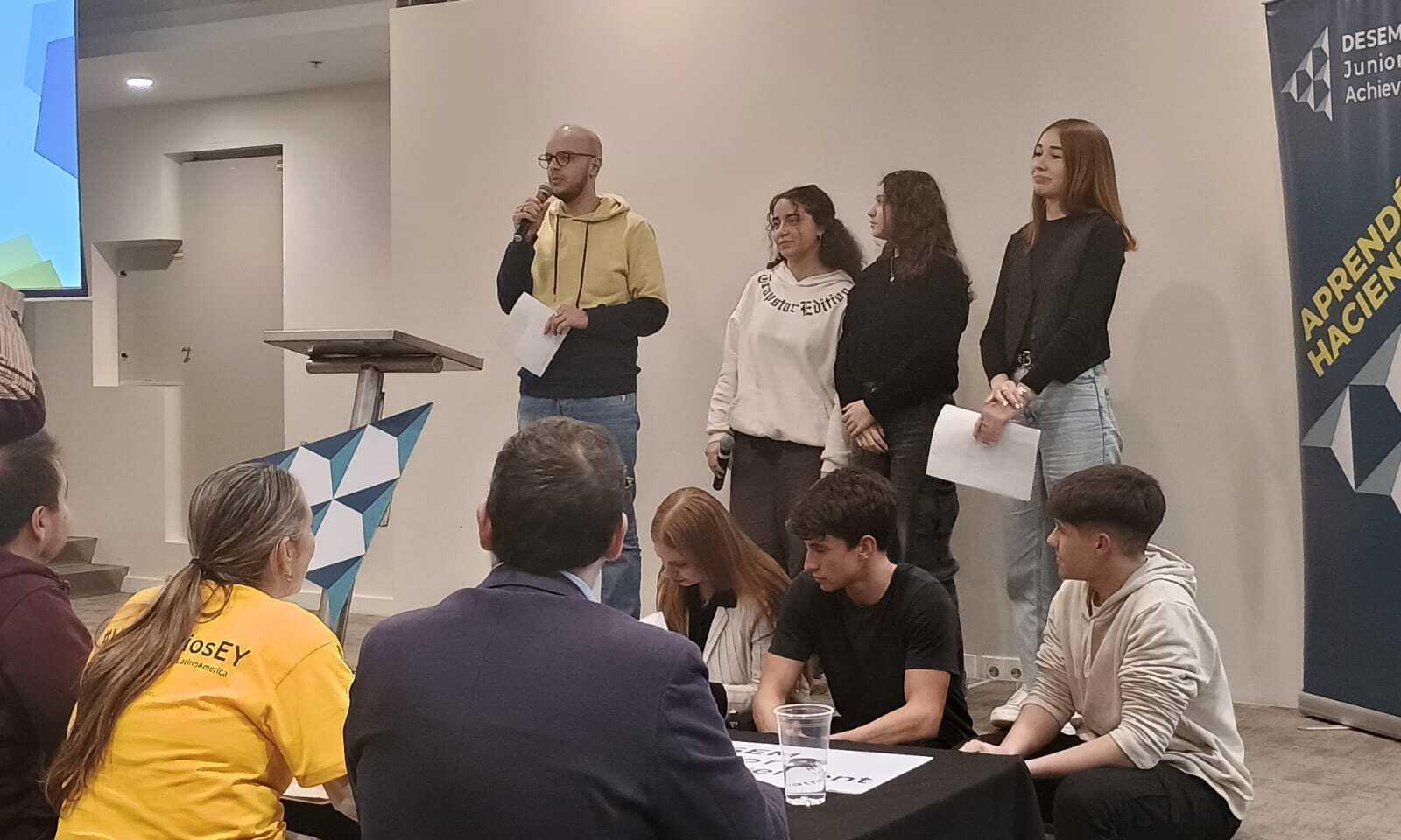 NO Jóvenes de UTU Rocha se llevan reconocimiento y una experiencia académica unica en actividad de DESEM