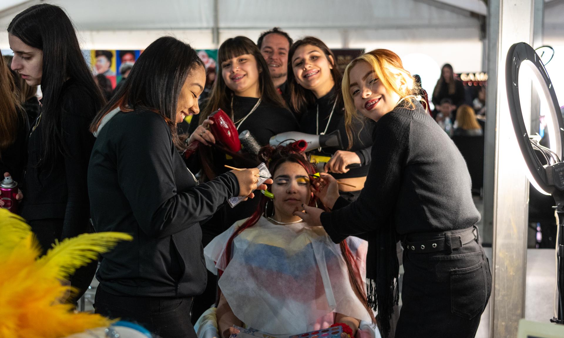 Ante una masiva presencia de estudiantes se inauguró la Expo Educa Estética 2024