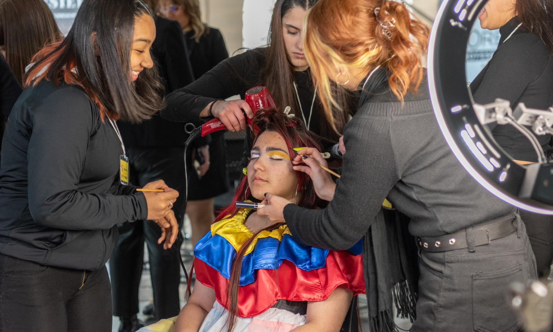 Ante una masiva presencia de estudiantes se inauguró la Expo Educa Estética 2024