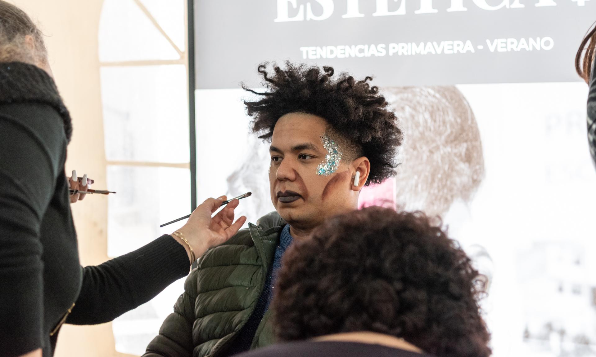 Ante una masiva presencia de estudiantes se inauguró la Expo Educa Estética 2024