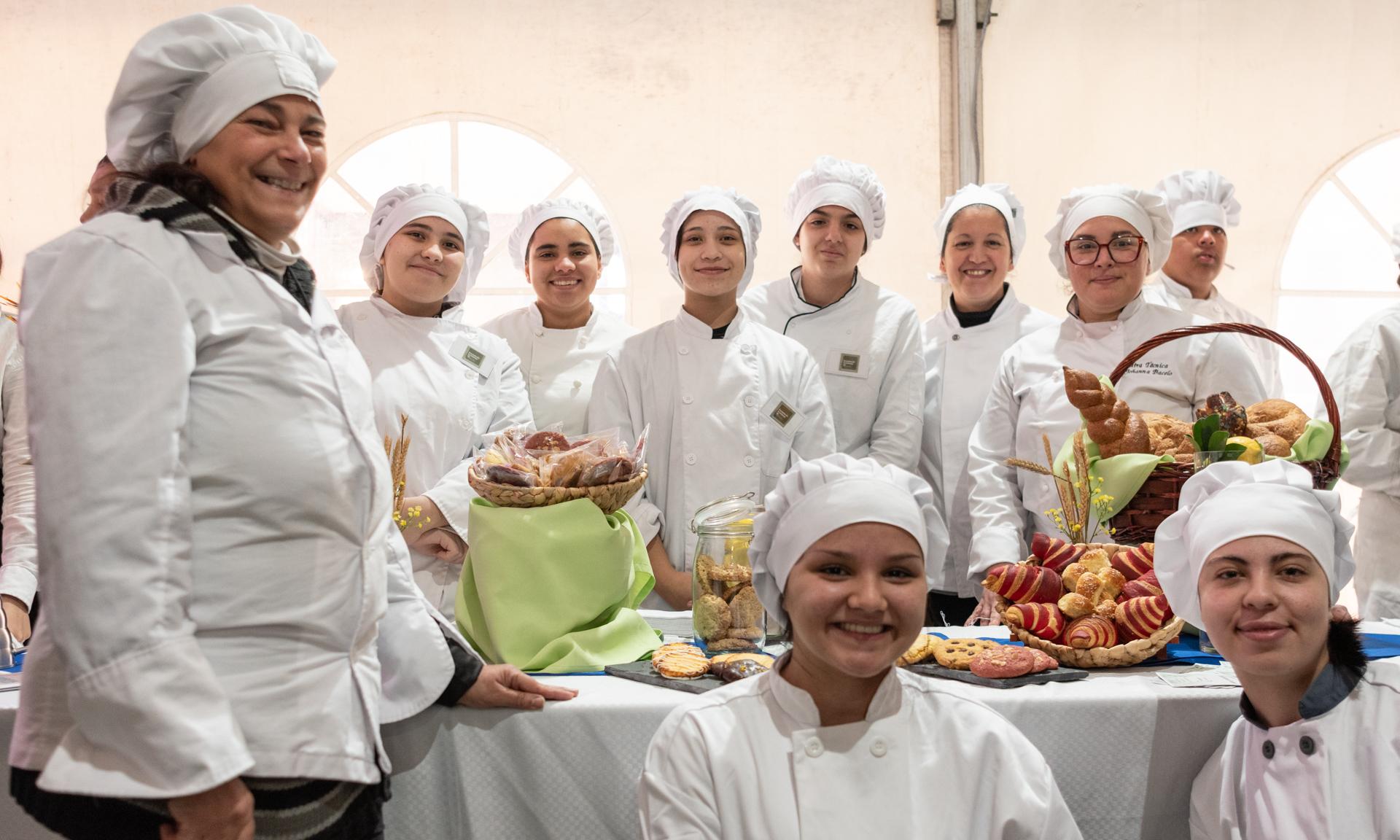 Ante una masiva presencia de estudiantes se inauguró la Expo Educa Estética 2024