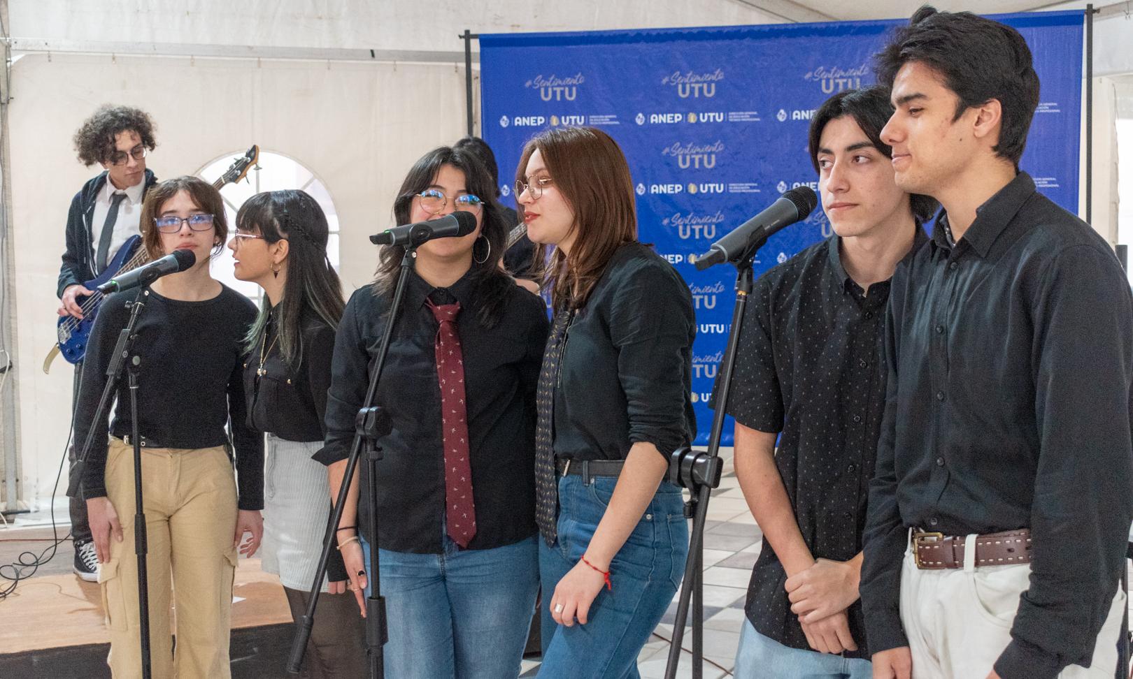 La banda del ITS llenó de música el edificio de UTU Central 