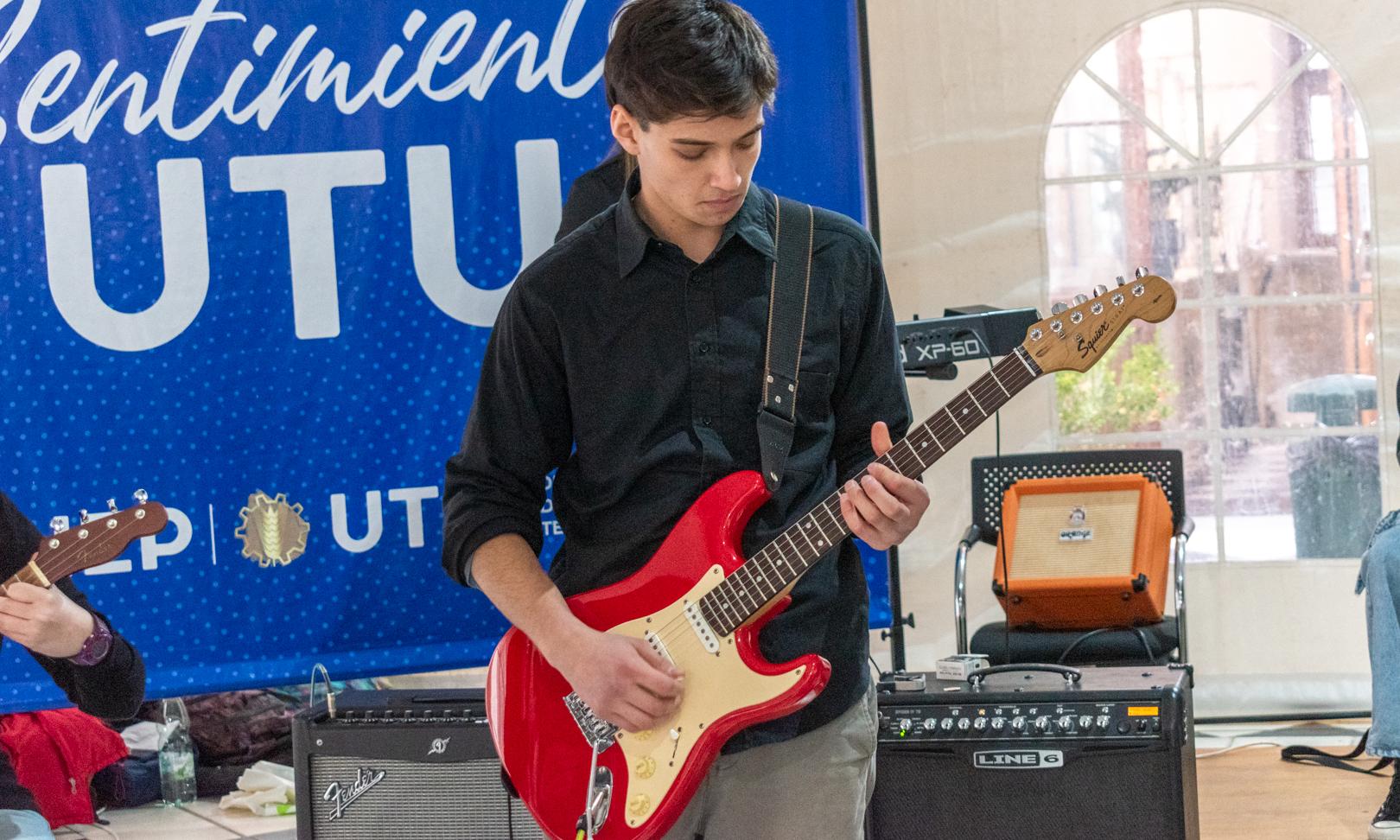 La banda del ITS llenó de música el edificio de UTU Central 