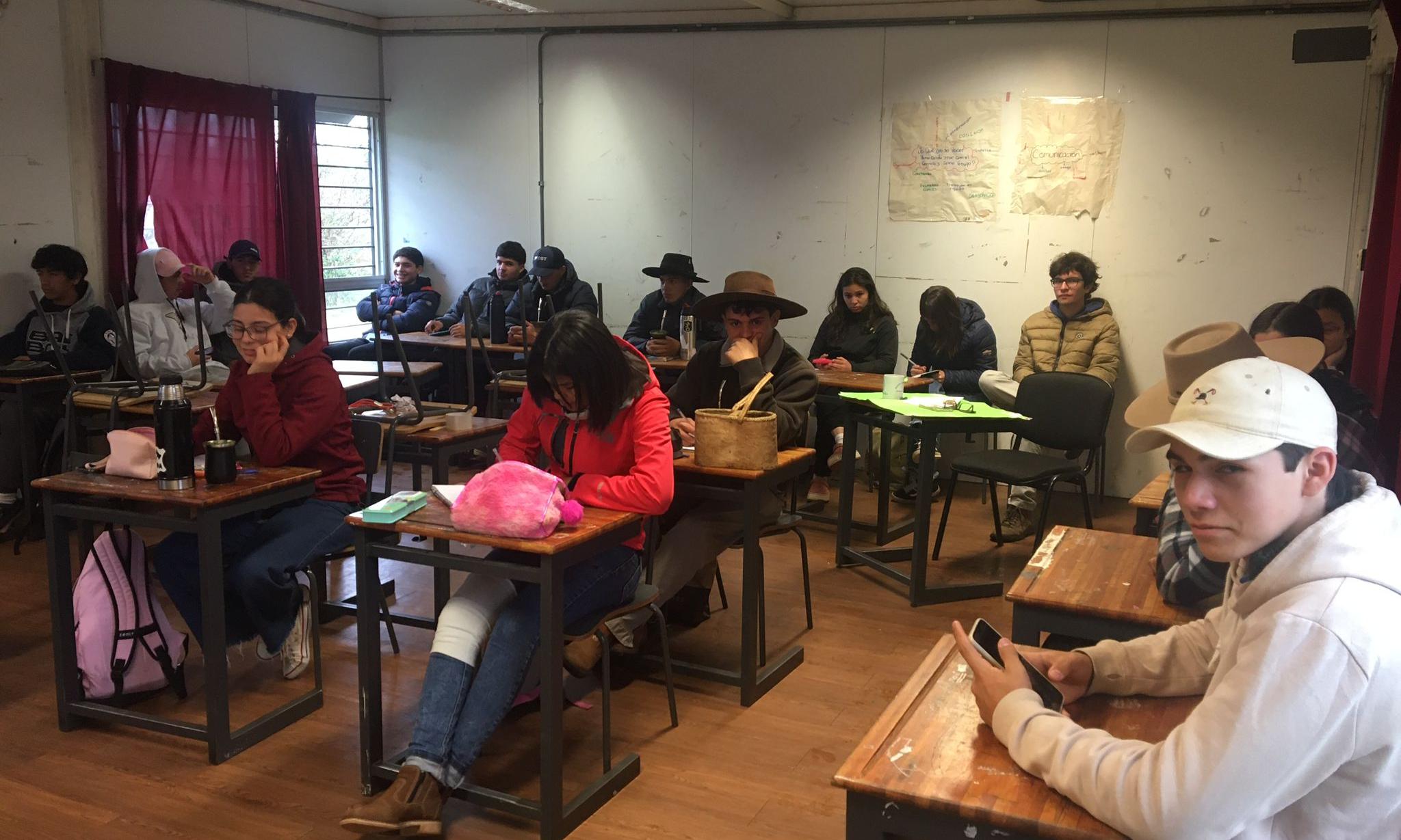 Estudiantes agrarios de UTU se vincularon con rubro ovino y ganadero en Artigas