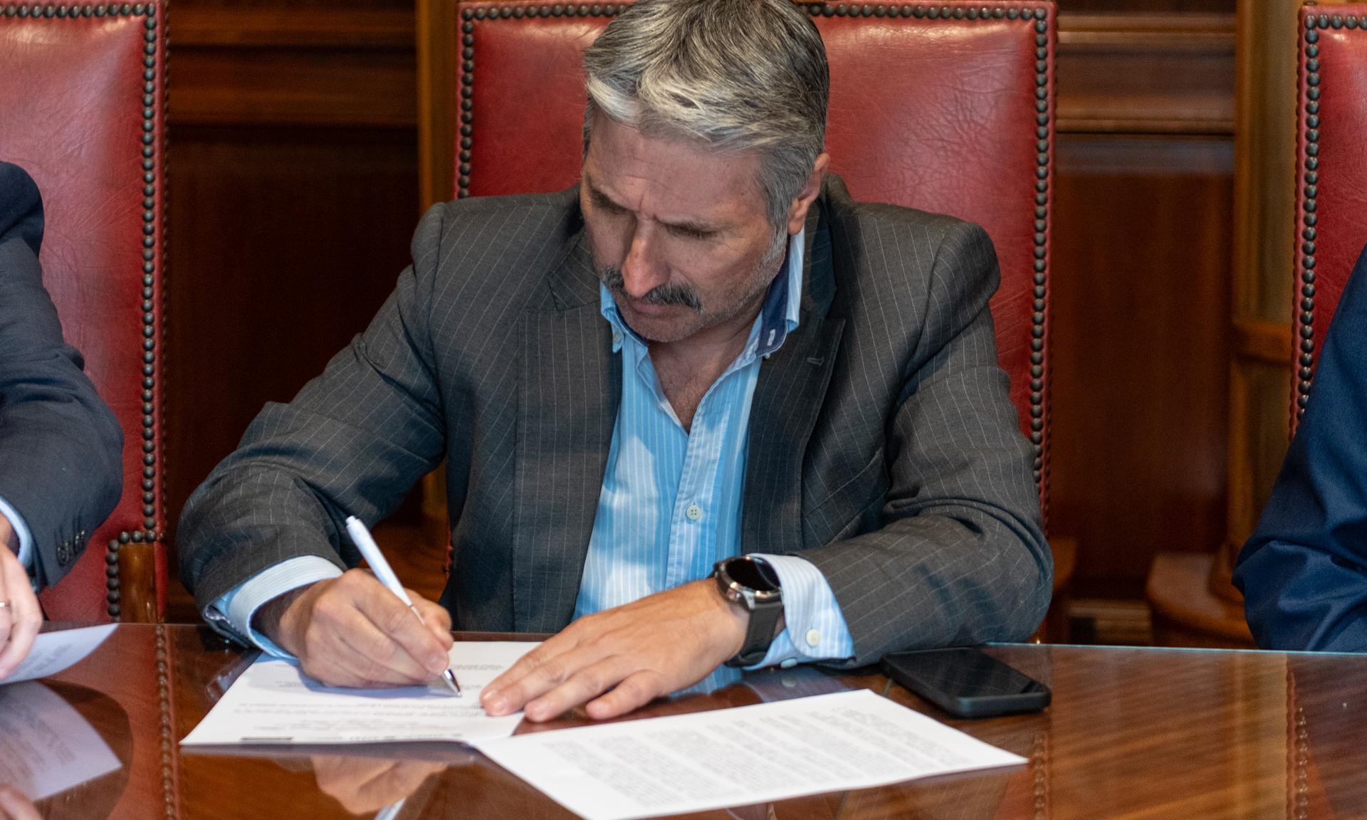 Se firmó un convenio con Banco Santander