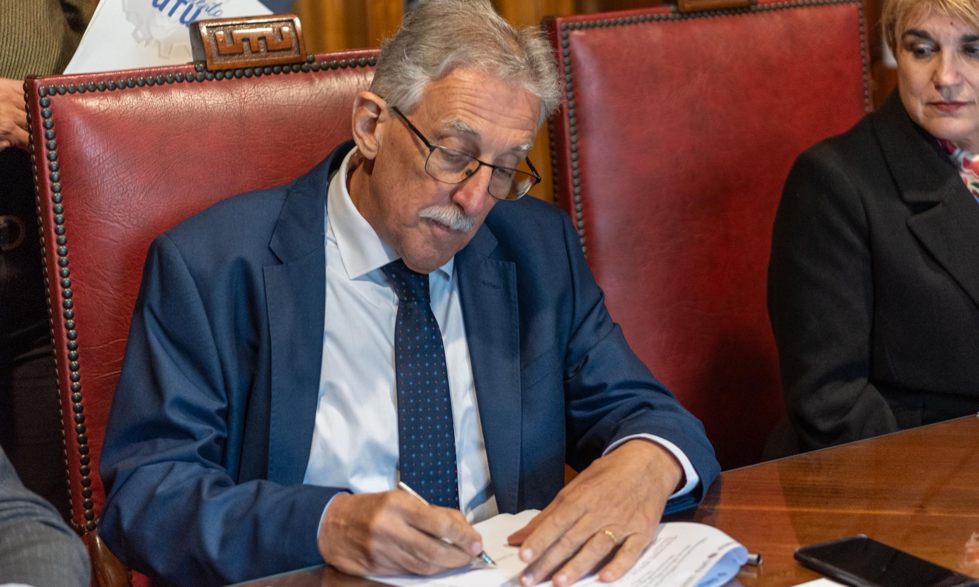Se firmó un convenio con Banco Santander