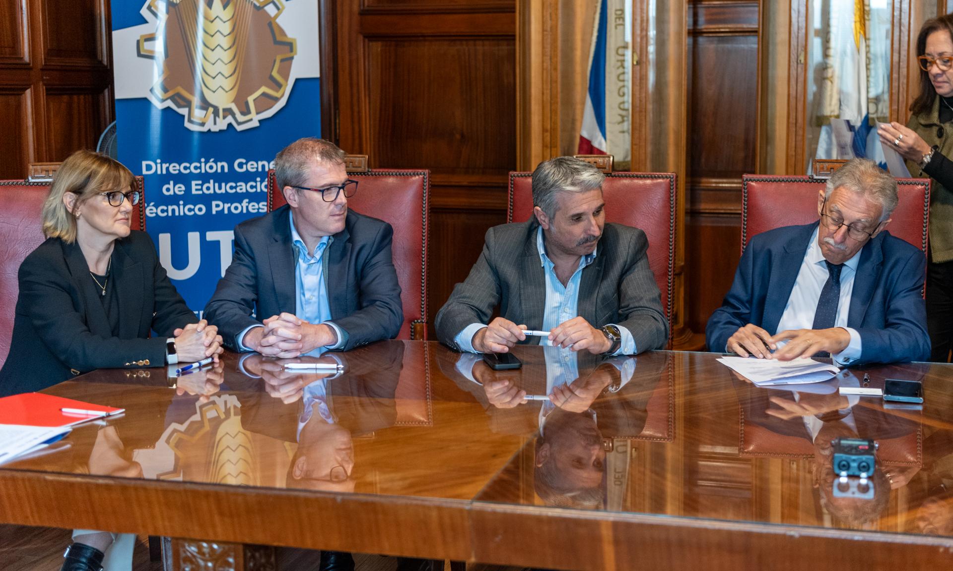 Se firmó un convenio con Banco Santander