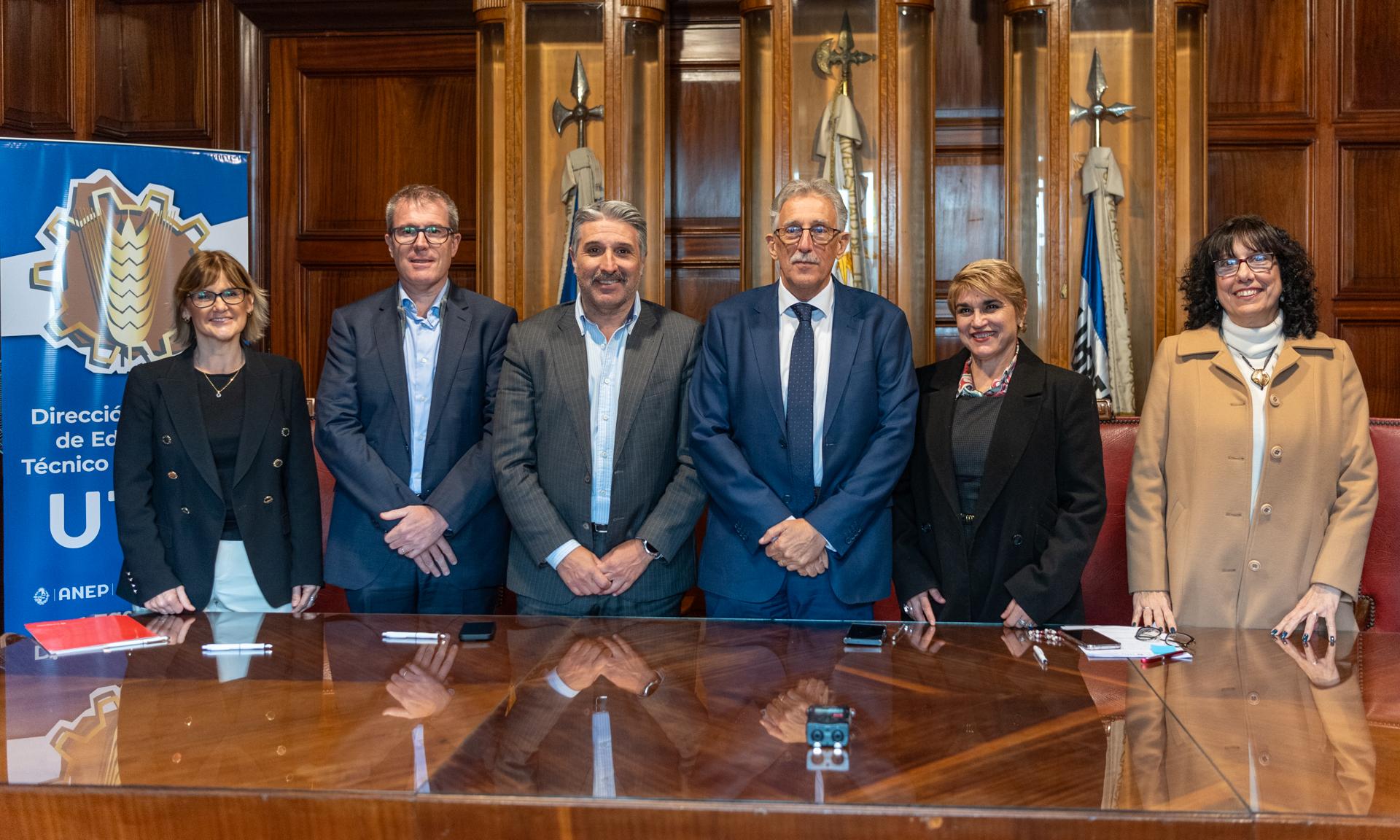 UTU y Banco Santander se unen para efectivizar futuros proyectos educativos