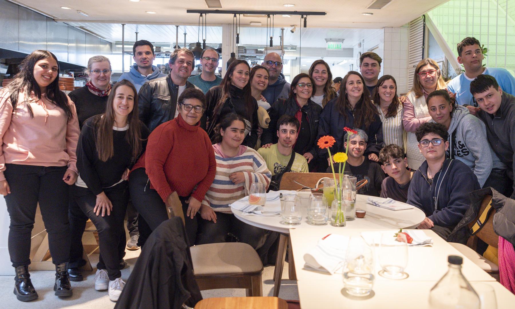 Estudiantes de gastronomía participaron en el Campeonato Mundial del Alfajor en Argentina