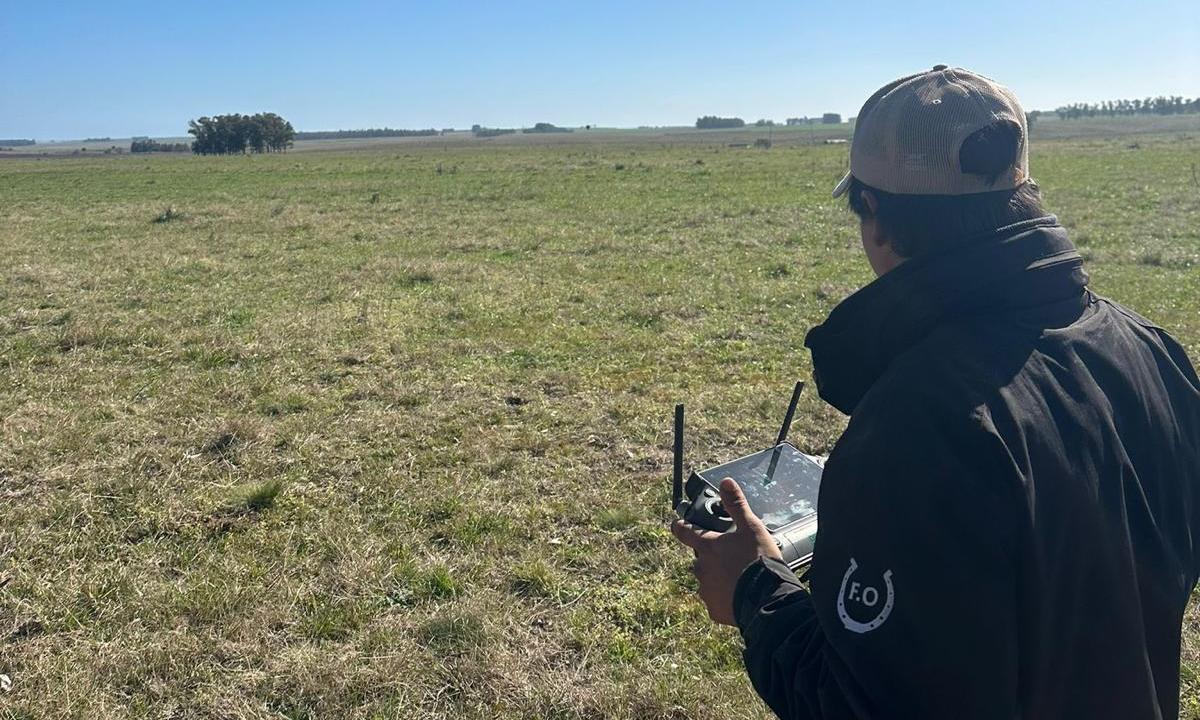Escuelas agrarias utilizan el dron agrícola para los trabajos de siembra y fertilización