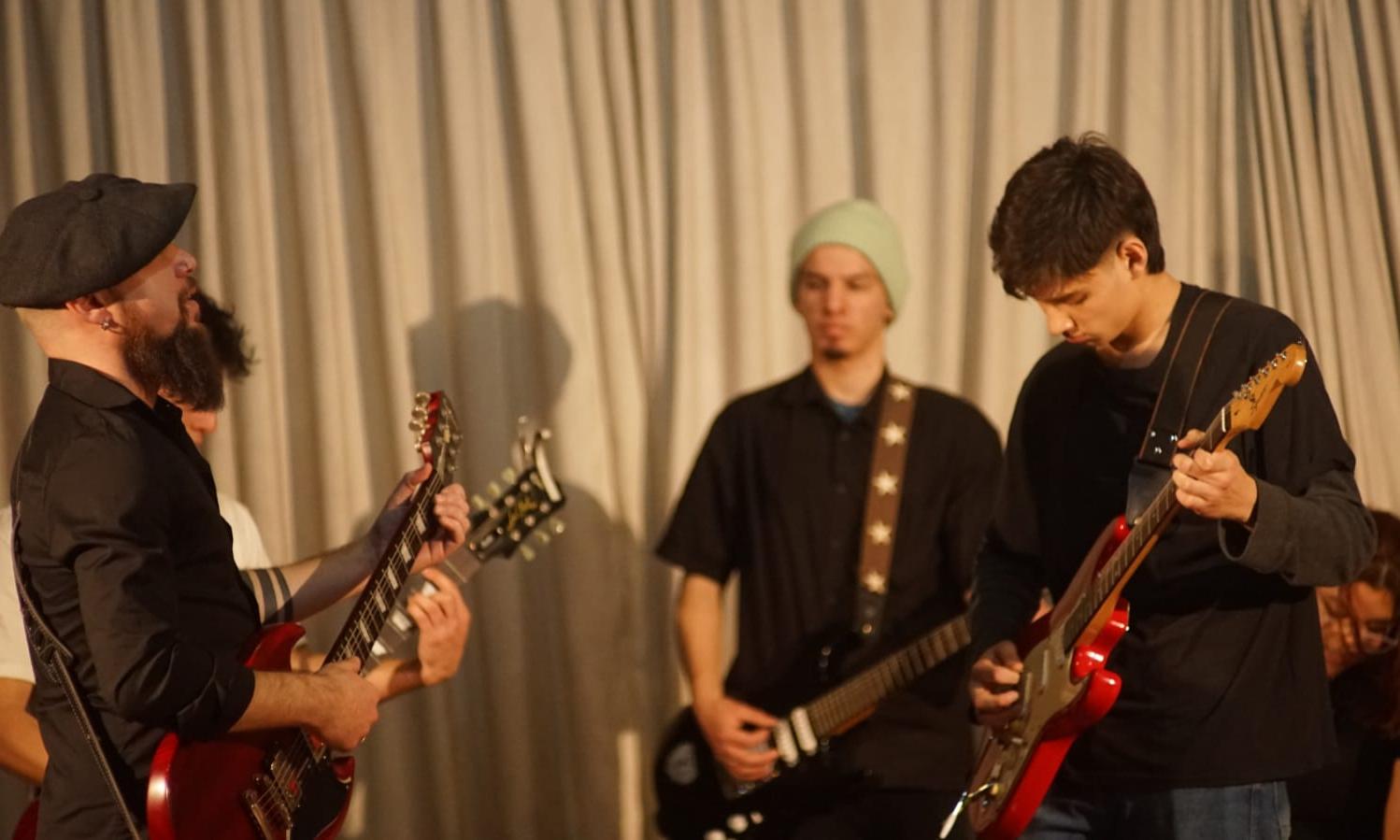 Los estudiantes de la banda del ITS Buceo tocarán y cantarán en vivo
