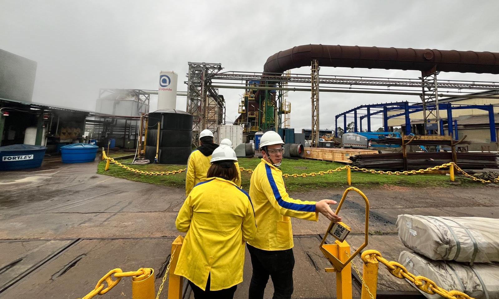 Estudiates de UTU visitaron una importante empresa de metalúrgica