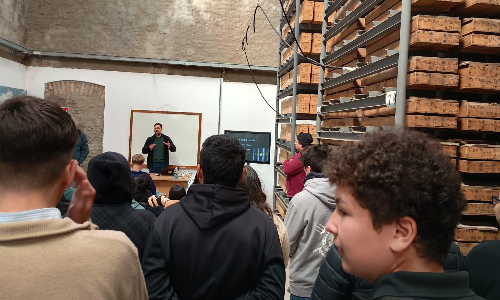 Estudiantes del bachillerato agrario recorrieron planta de ANCAP