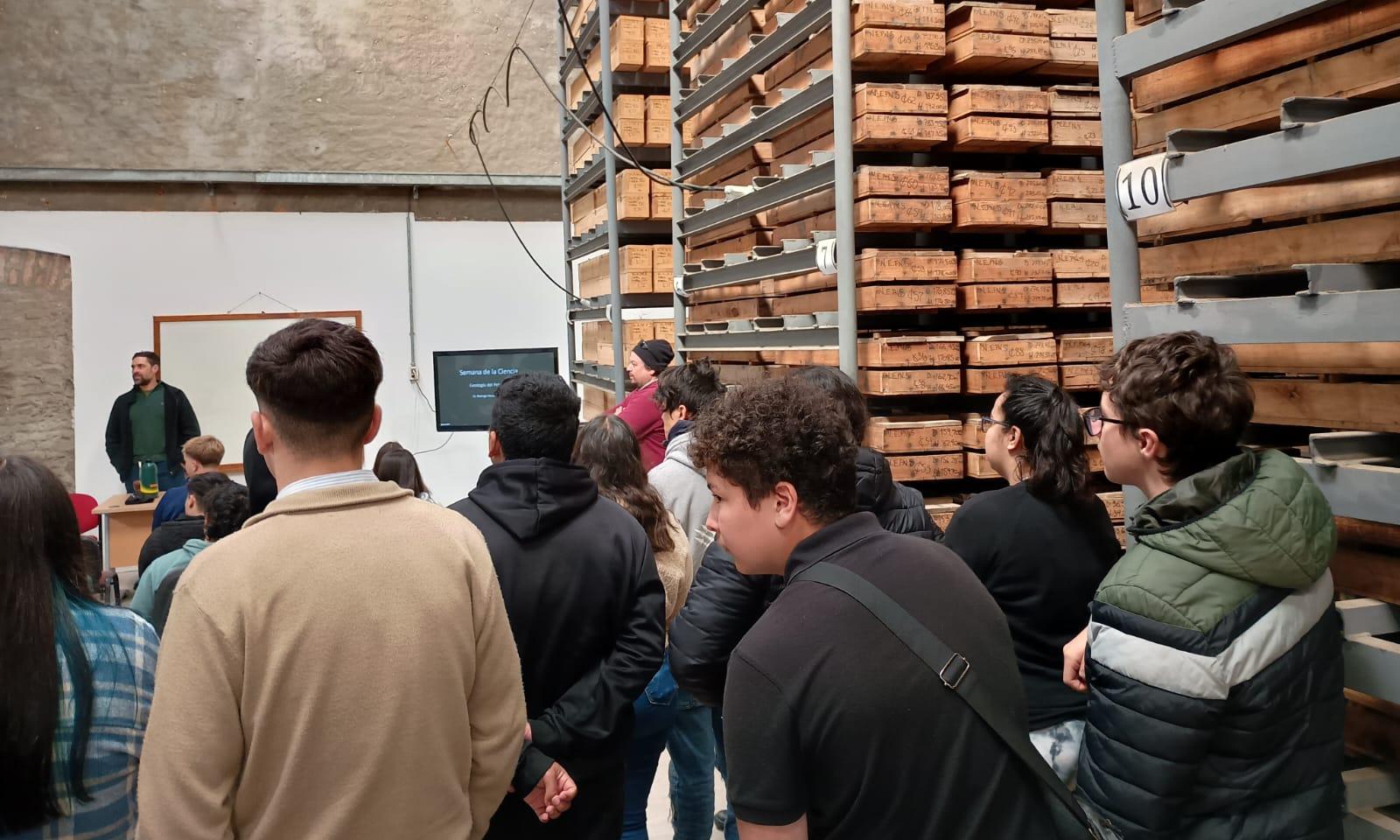 Estudiantes del bachillerato agrario recorrieron planta de ANCAP