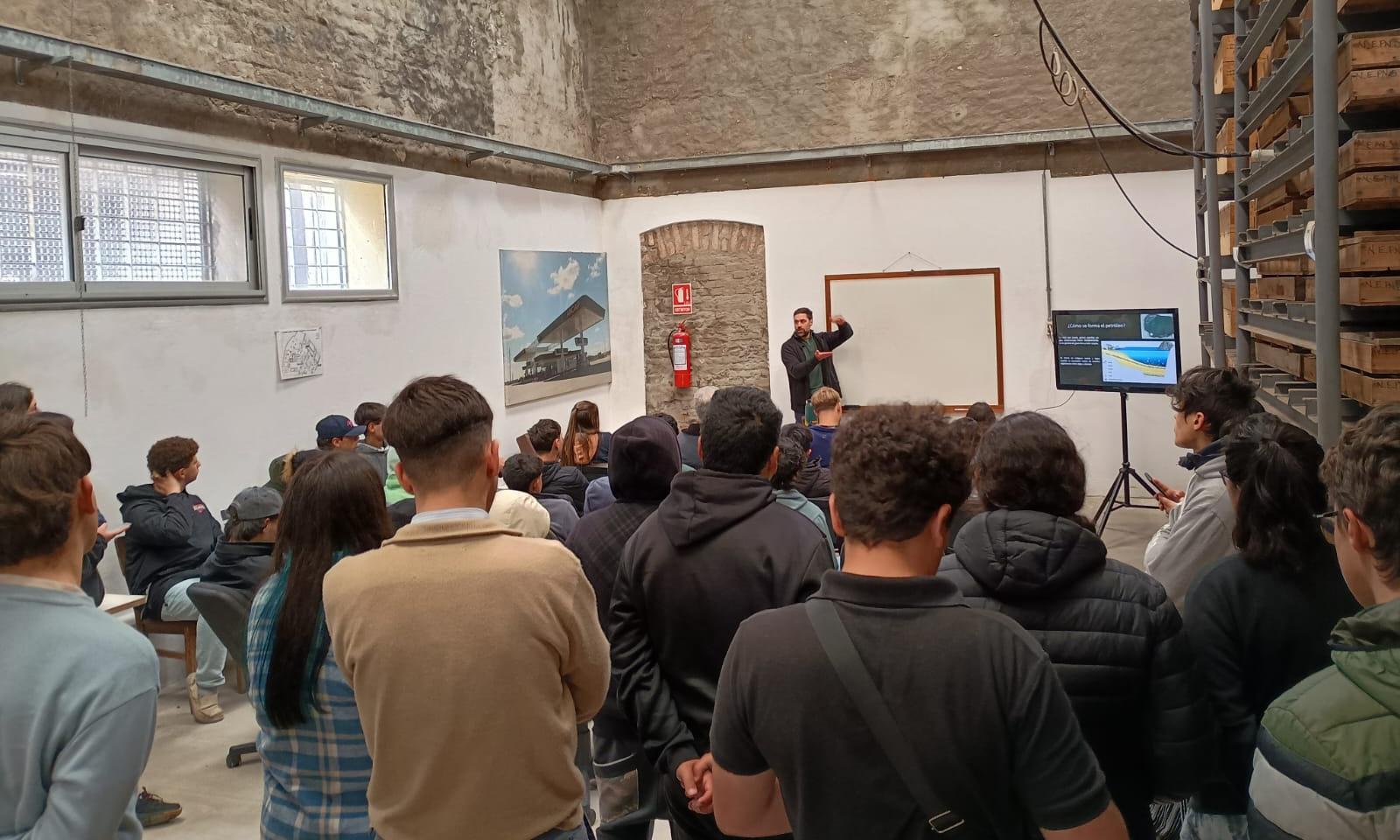 Estudiantes del bachillerato agrario recorrieron planta de ANCAP