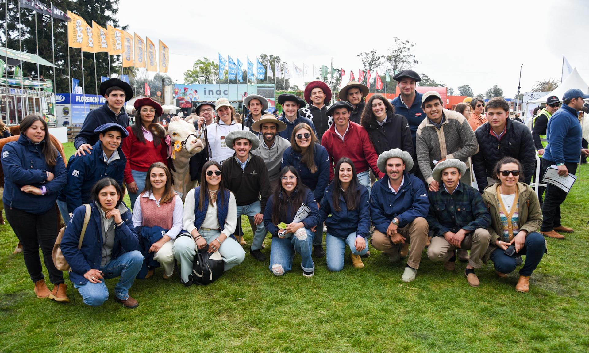 Emoción en el ruedo: la vaquillona Hereford de la UTU La Carolina es la Reservada Gran Campeona en esta Expo Prado 2024