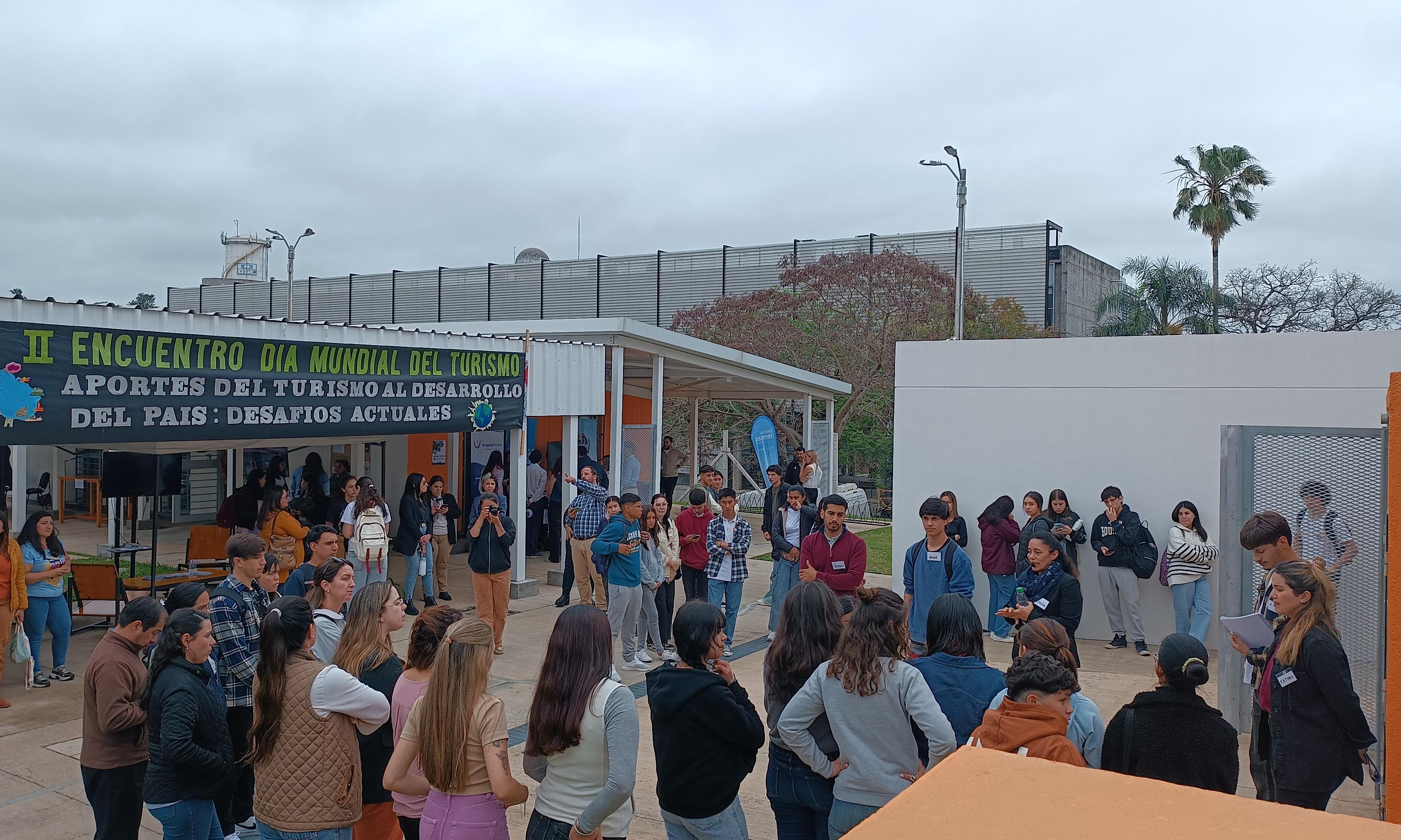 Se llevó a cabo el segundo encuentro por el día Mundial del Turismo en el Instituto de Alta Especialización de Salto bajo el lema “Turismo y Paz”