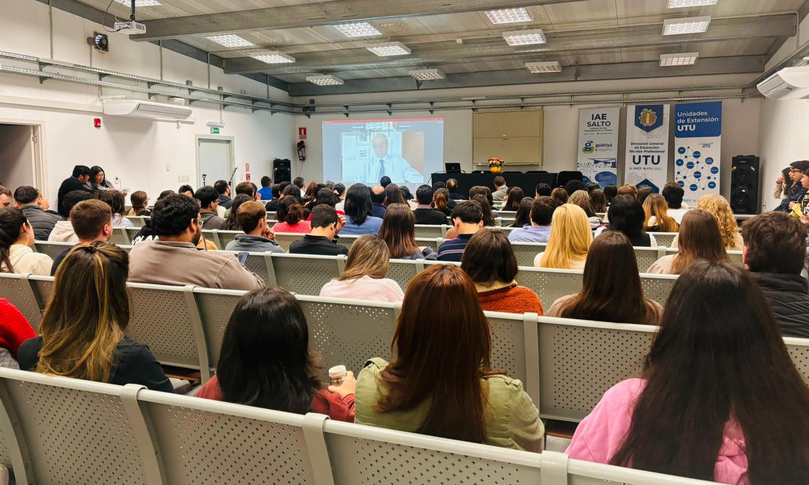 Se llevó a cabo el segundo encuentro por el día Mundial del Turismo en el Instituto de Alta Especialización de Salto bajo el lema “Turismo y Paz”