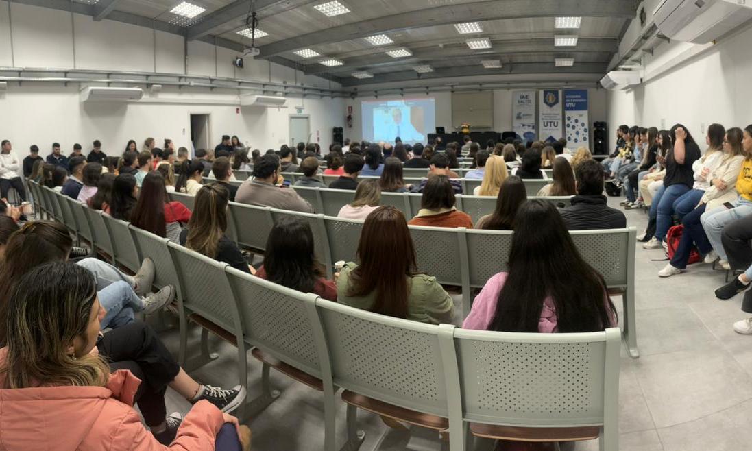 Se llevó a cabo el segundo encuentro por el día Mundial del Turismo en el Instituto de Alta Especialización de Salto bajo el lema “Turismo y Paz”