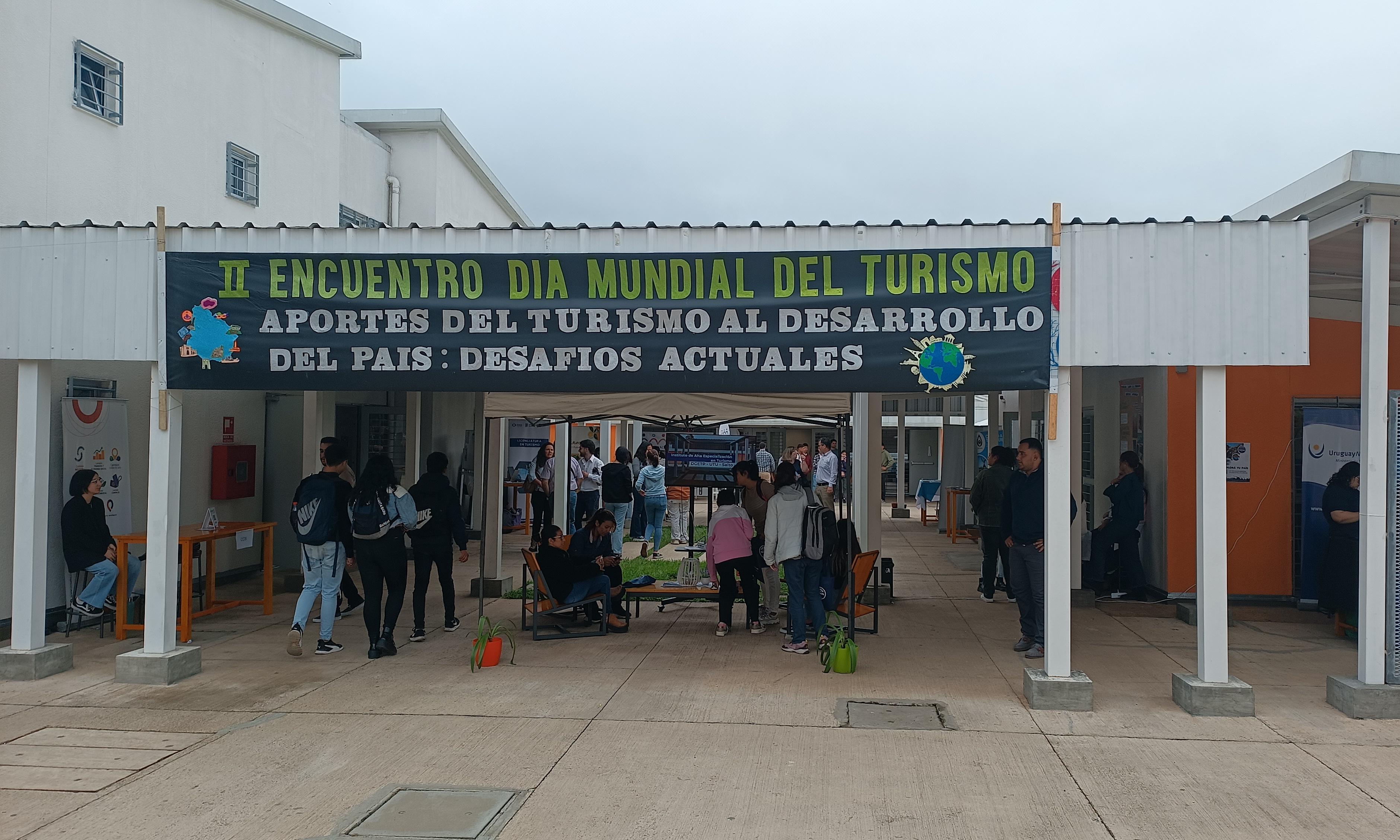 Se llevó a cabo el segundo encuentro por el día Mundial del Turismo en el Instituto de Alta Especialización de Salto bajo el lema “Turismo y Paz”
