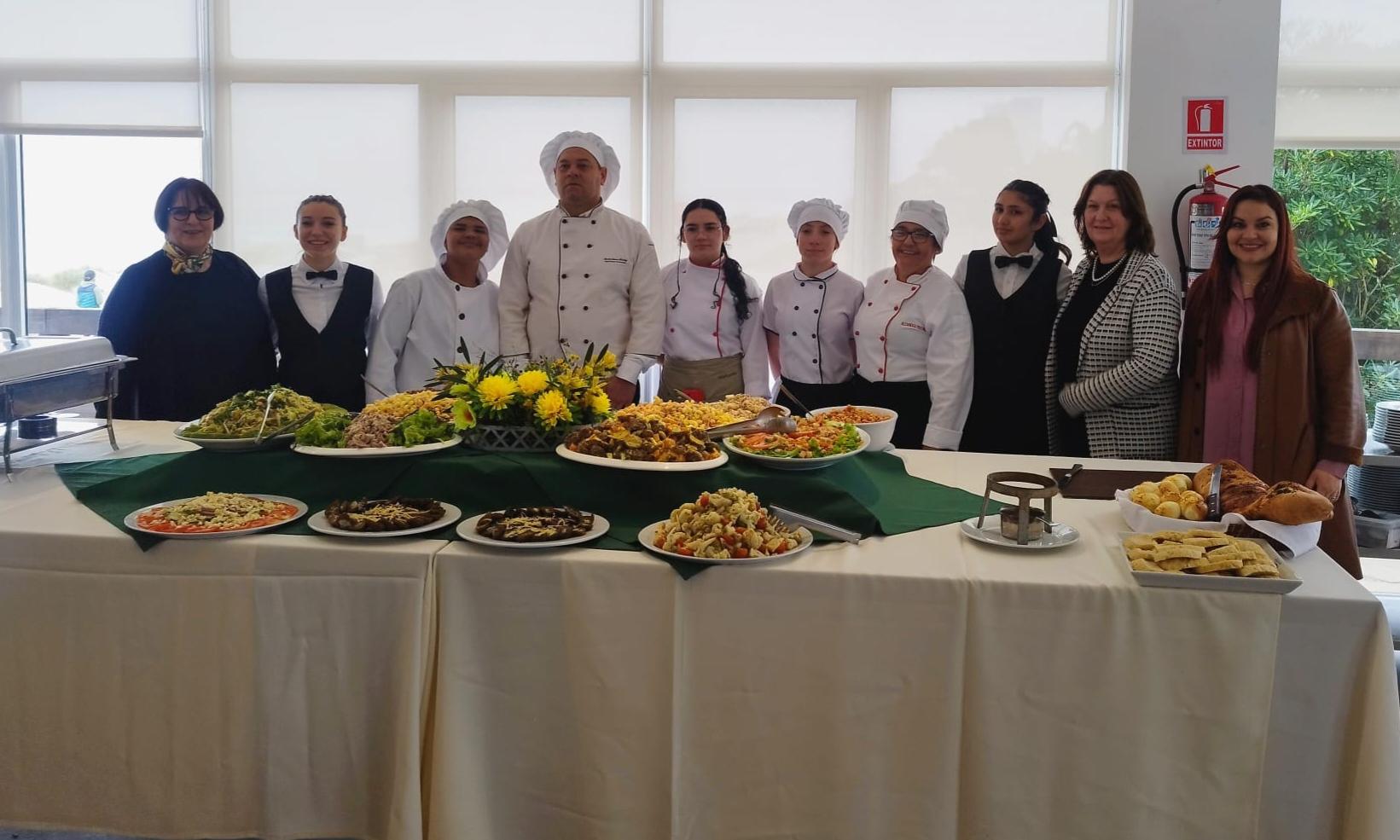 Estudiantes de gastronomía de Bella Unión cocinaron en el parador de UTU