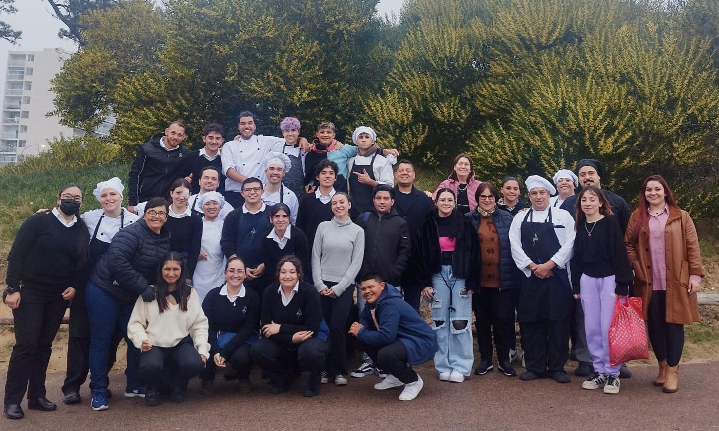 Estudiantes de gastronomía de Bella Unión cocinaron en el parador de UTU